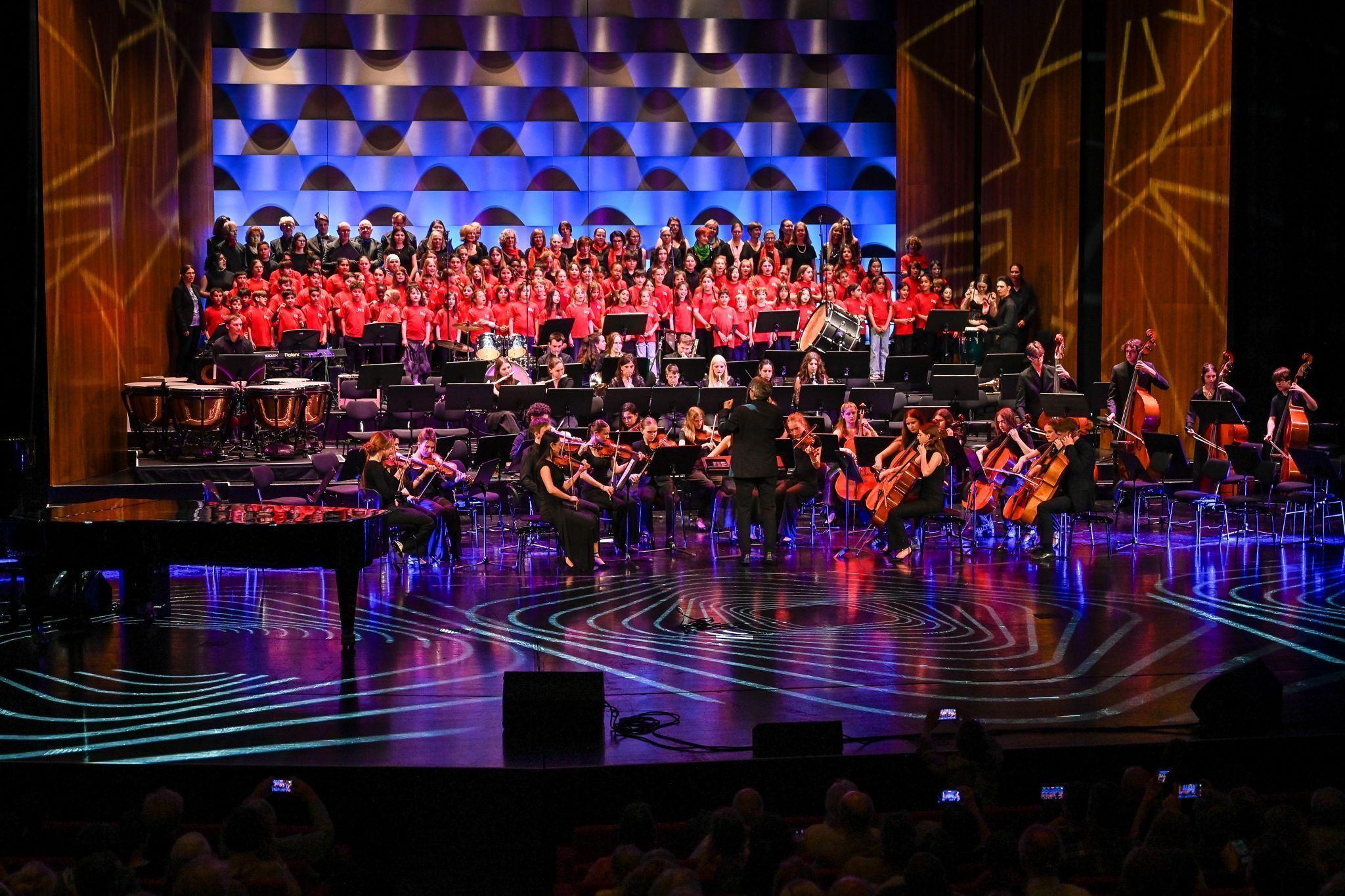 Der Superar Chor und das Musikschulorchester. Copyright Udo Mittelberger