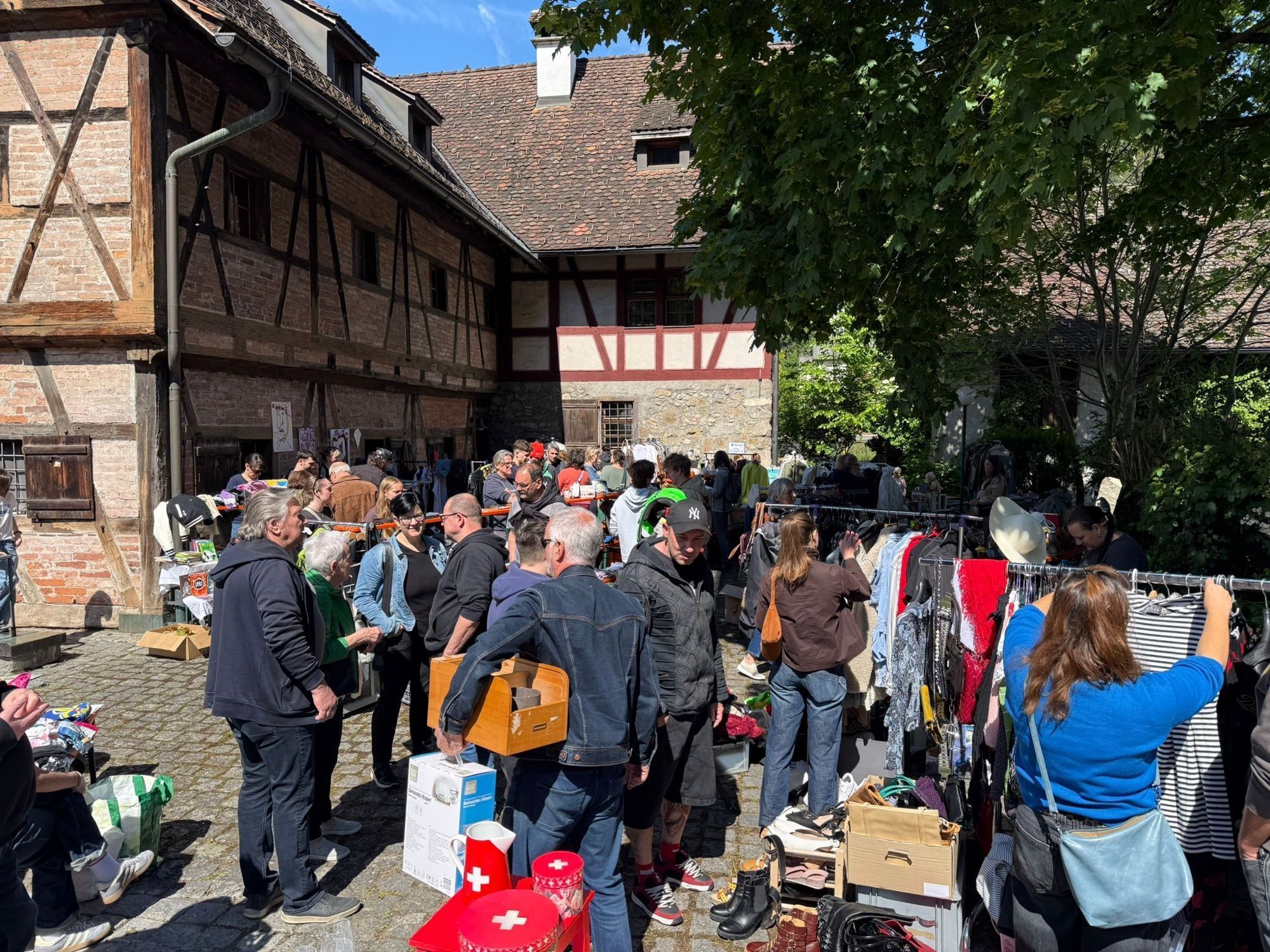 Der Flohmarkt war gut besucht.