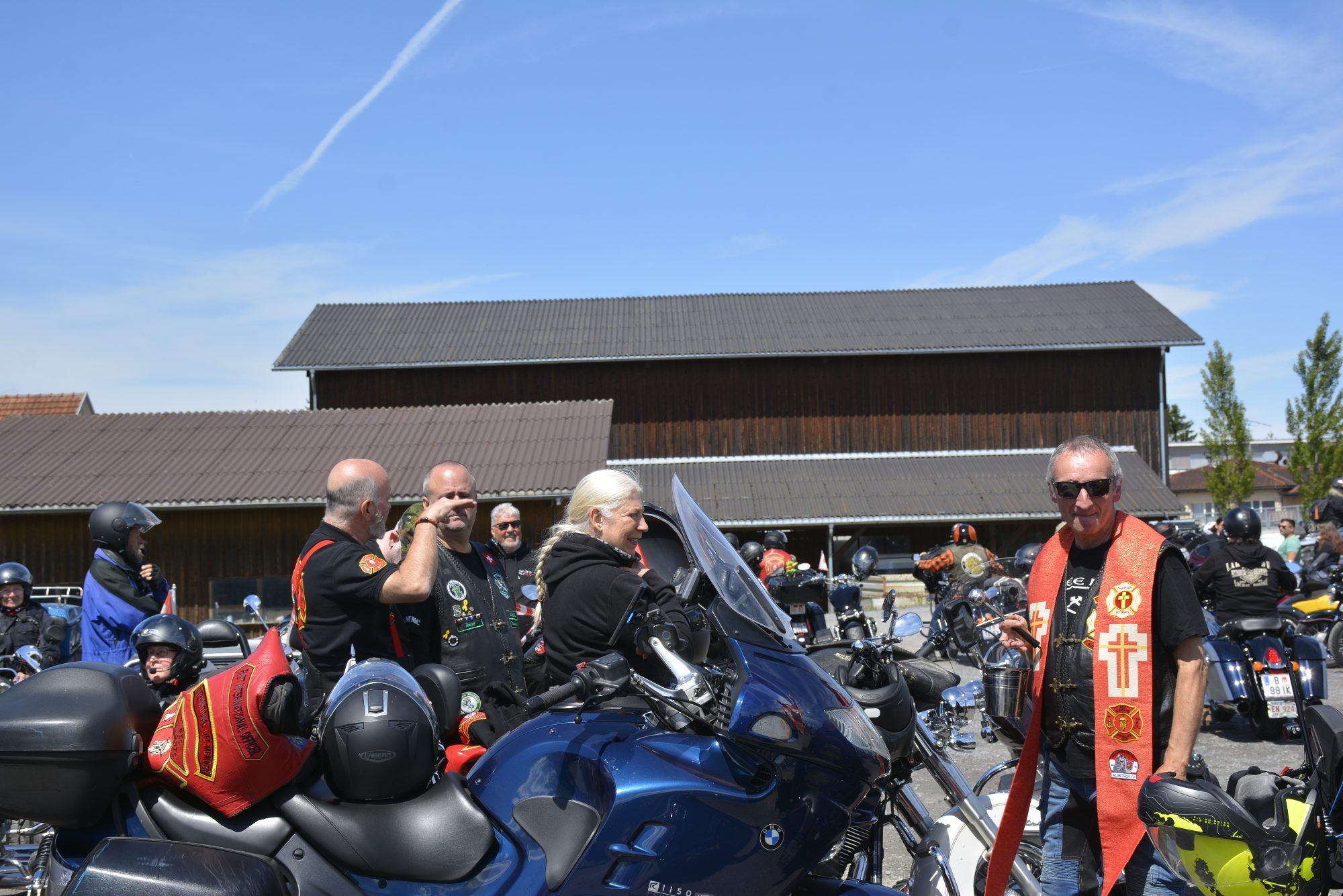 Pfarrer Alois kam in Lederkluft – und 350 Biker folgten ihm nach Hard