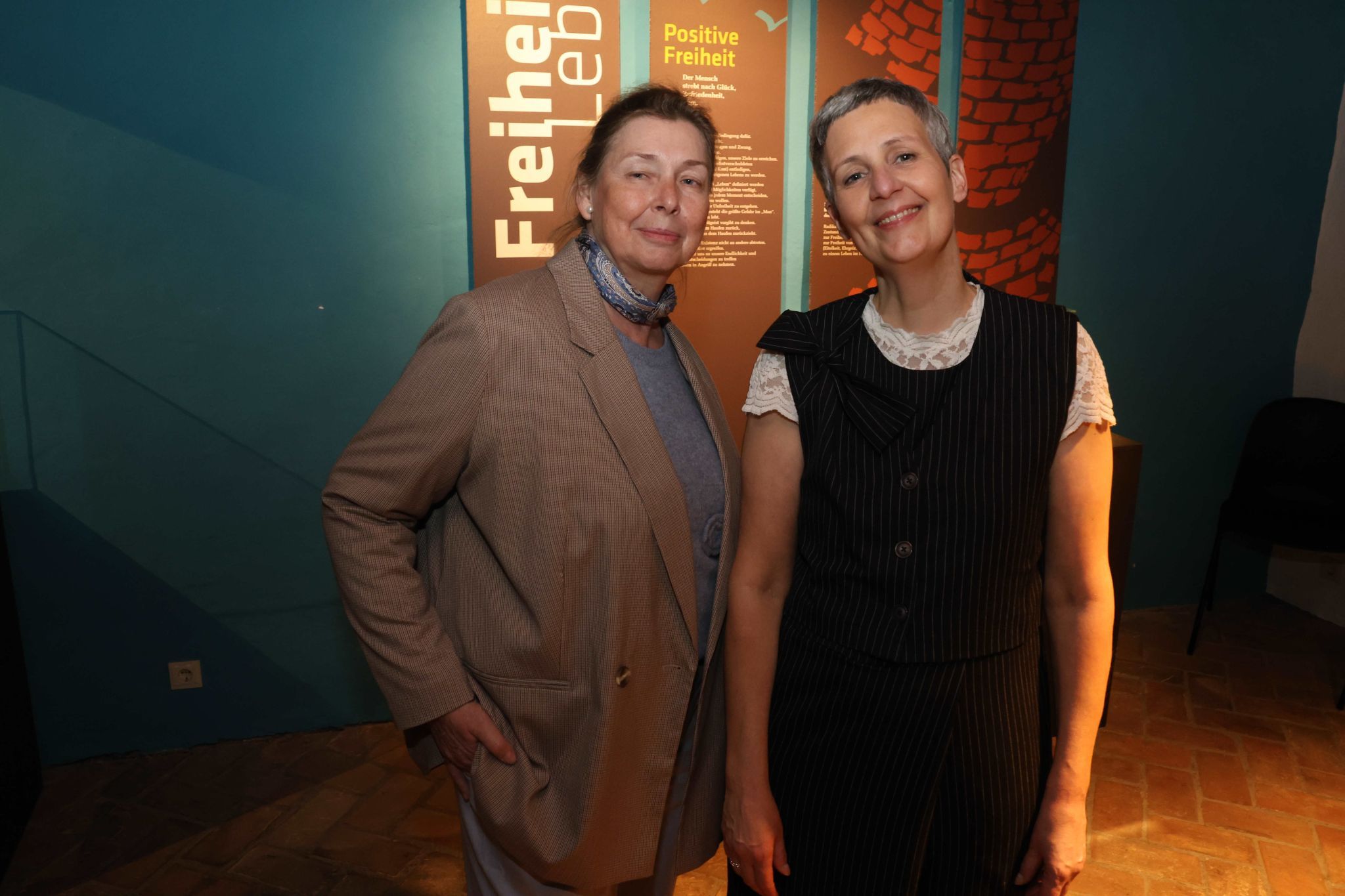 Alexandra Zittier-Summer und Stadtarchivarin Jennifer Moritz.