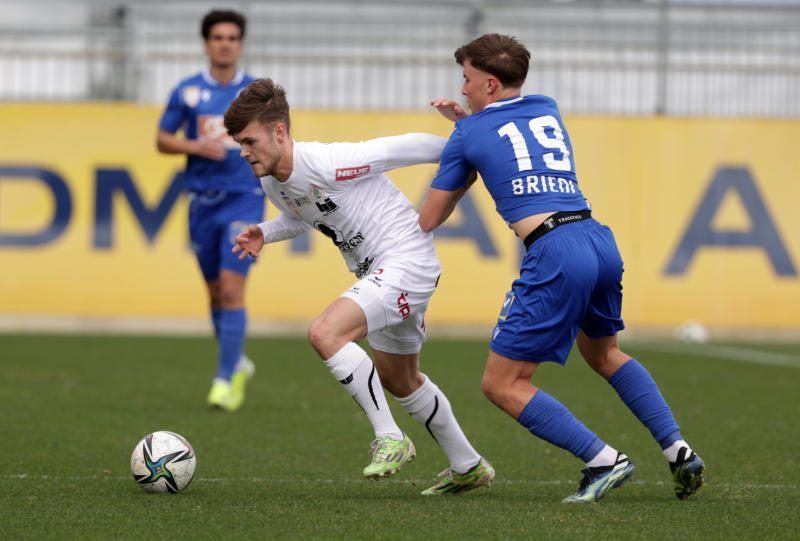 Gegner und Ball hat er laufen lassen: Tom Zimmerschied. 