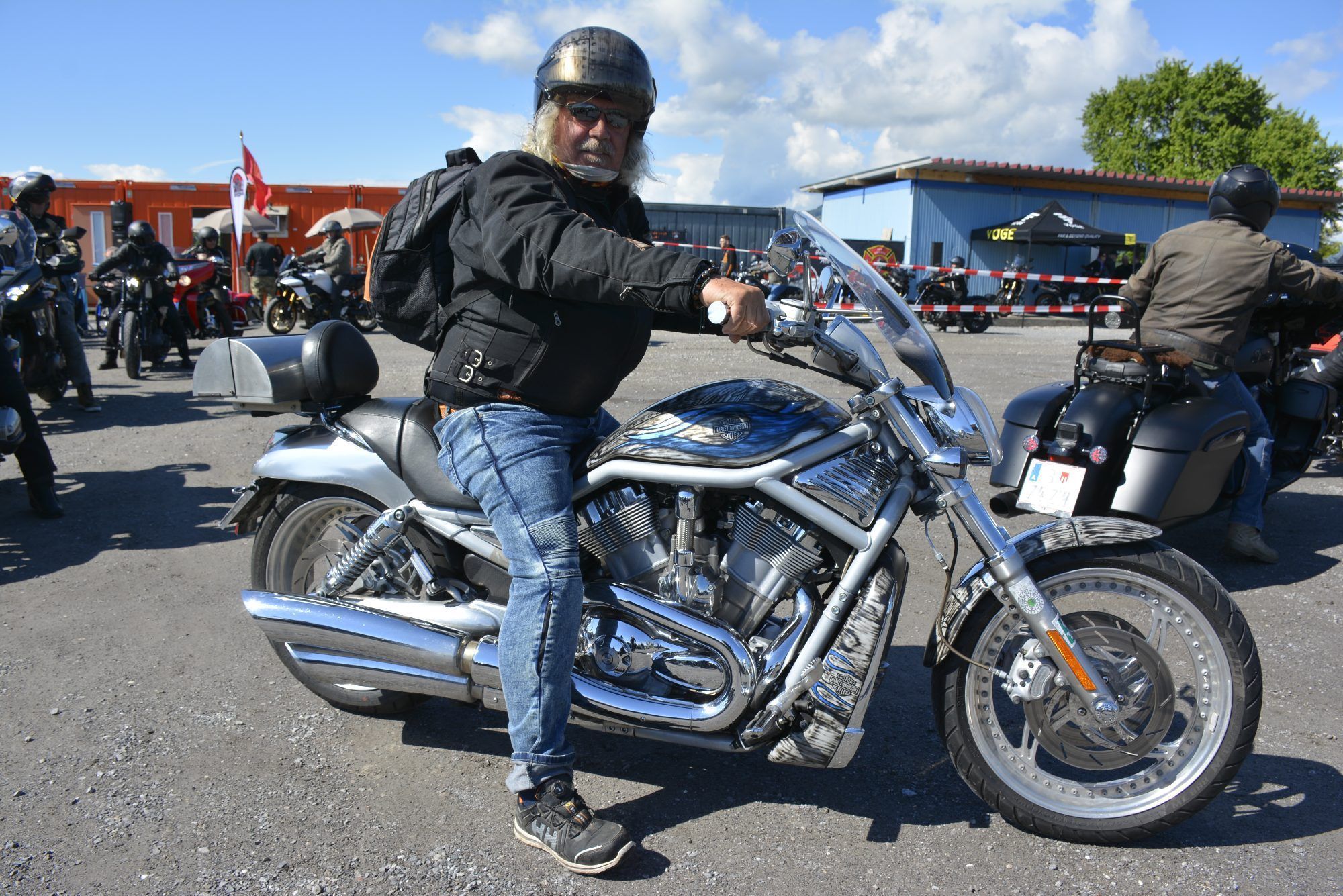 Pfarrer Alois kam in Lederkluft – und 350 Biker folgten ihm nach Hard