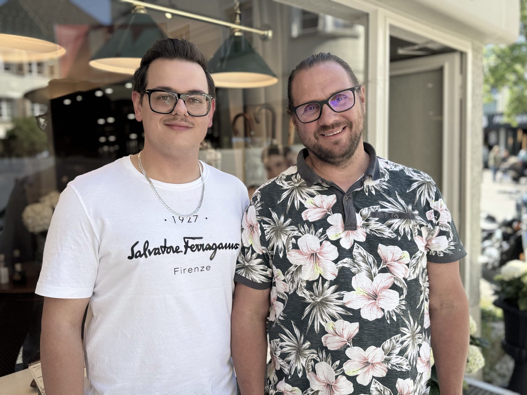 Duft-Enthusiast Luca Wild mit Markus Gasser.