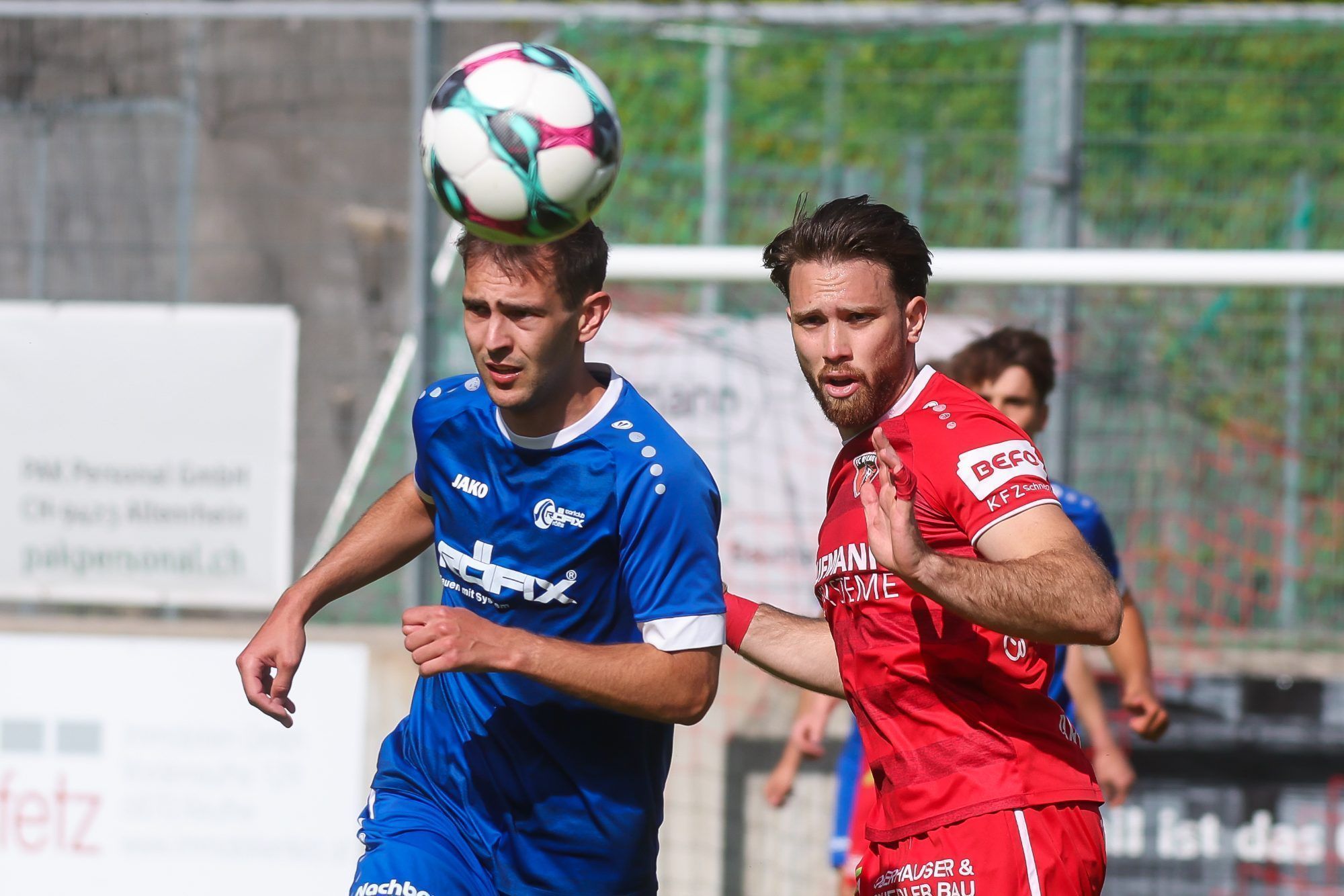 Tobias Hartmann (l.) glänzt zuletzt mit Toren und Spielwitz. VN-STEURER