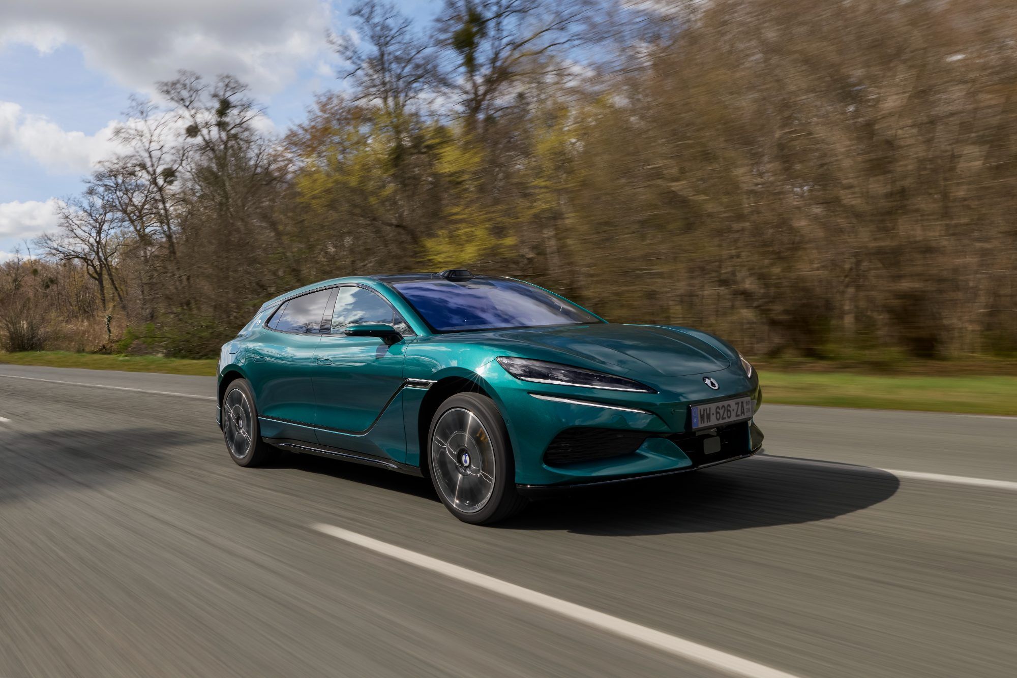 Mit dem Denza Z9 GT geht BYD bei Performance und Technik auf Augenhöhe mit europäischen Sportwagen-Herstellern wie Porsche und setzt zugleich auf eigenständigen Stil