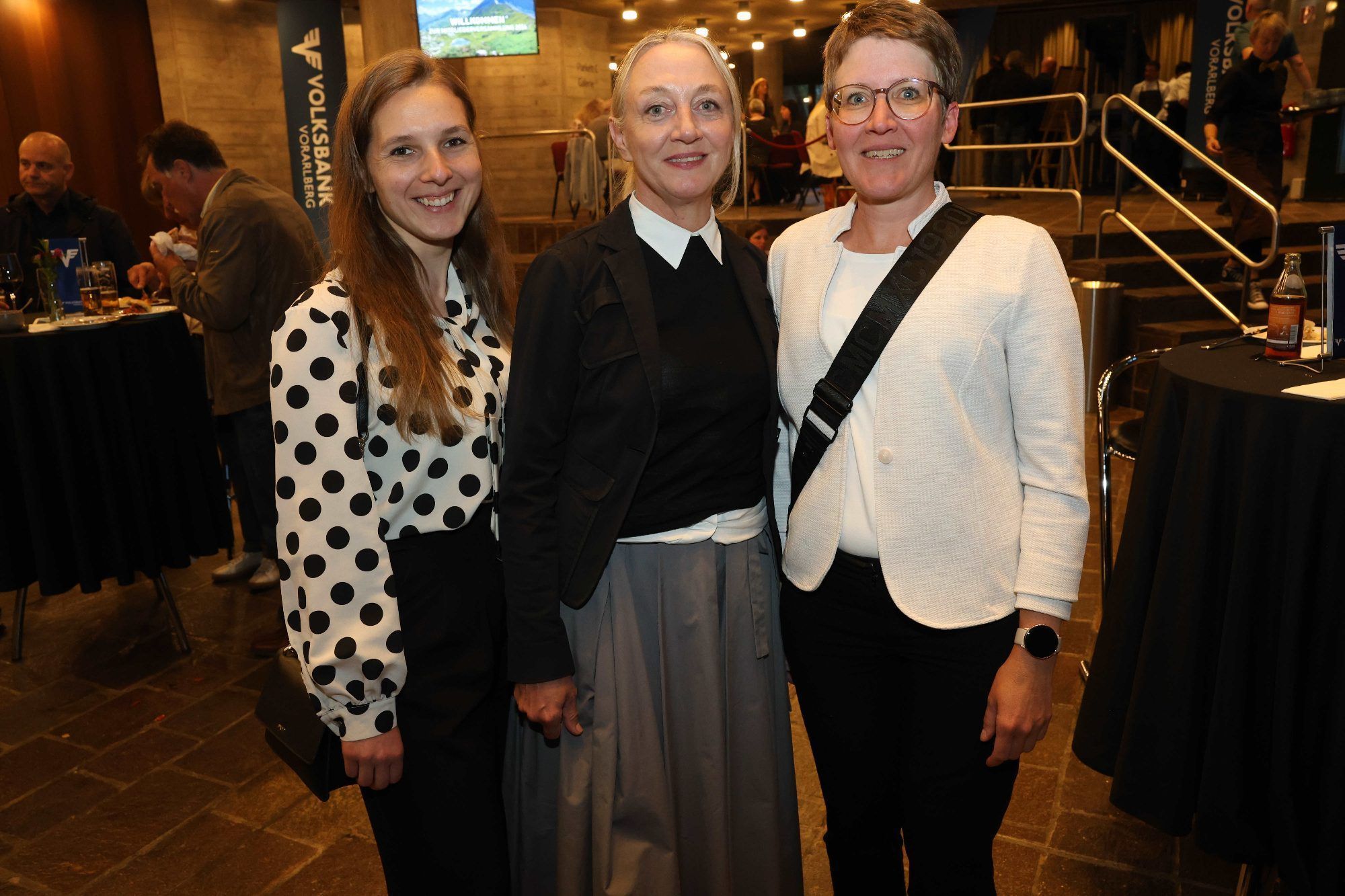Volksbankerinnen Franziska Bodner, Maria Kaufmann und Nicole Ganahl.