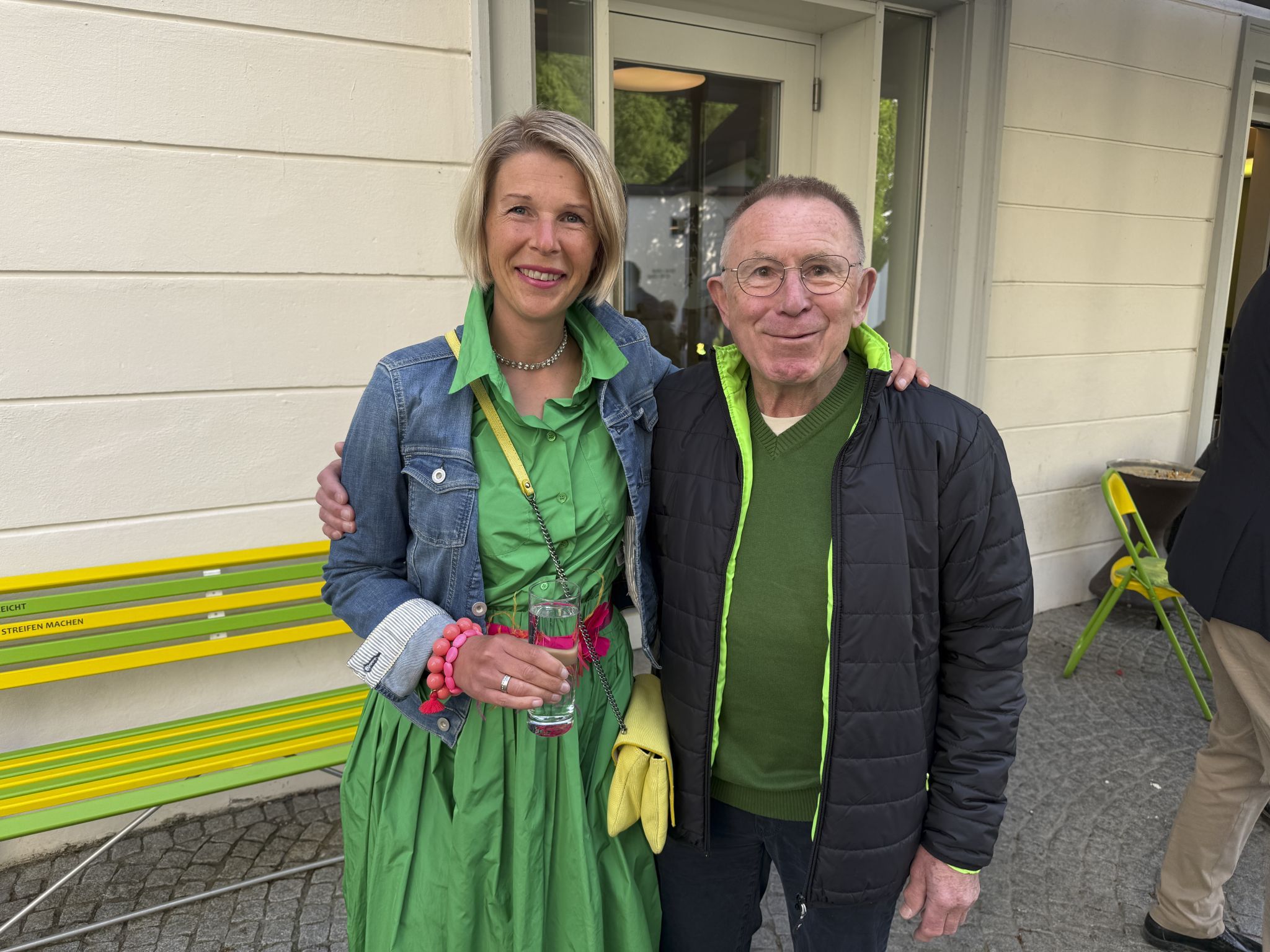 Manuela Ederer und Schwiegervater Heinz getreu dem Motto 