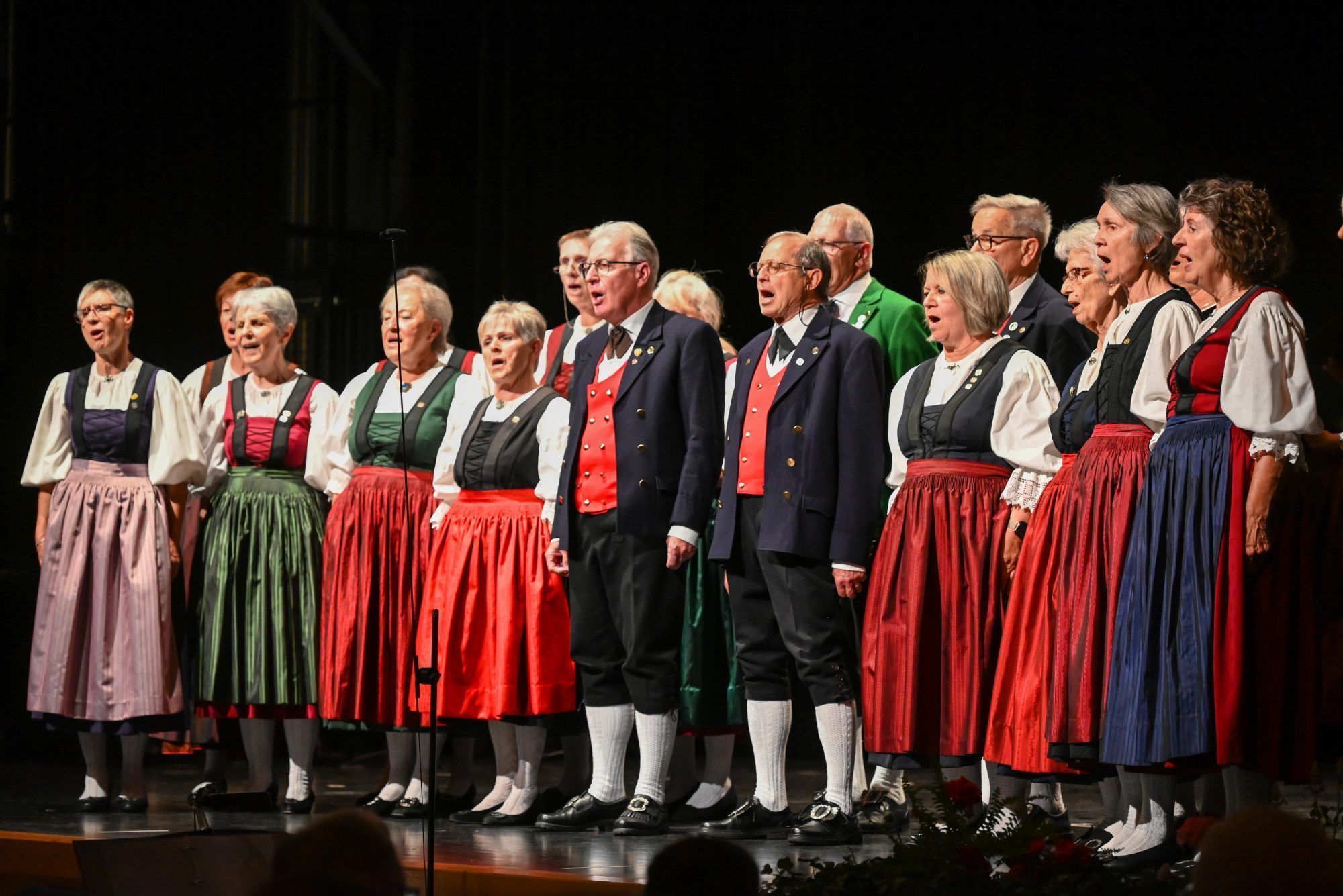 Der gemischte Chor der Trachtengruppe Lustenau.