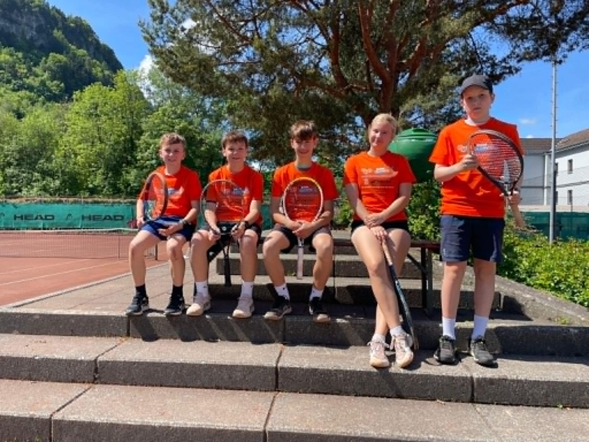 Vizetitel im Tennis an das BG Feldkirch-Rebberggasse mit Marius Raich, Jonathan Fend, Emil Gonzenbach, Lena de Vries, Benedikt Preiß.