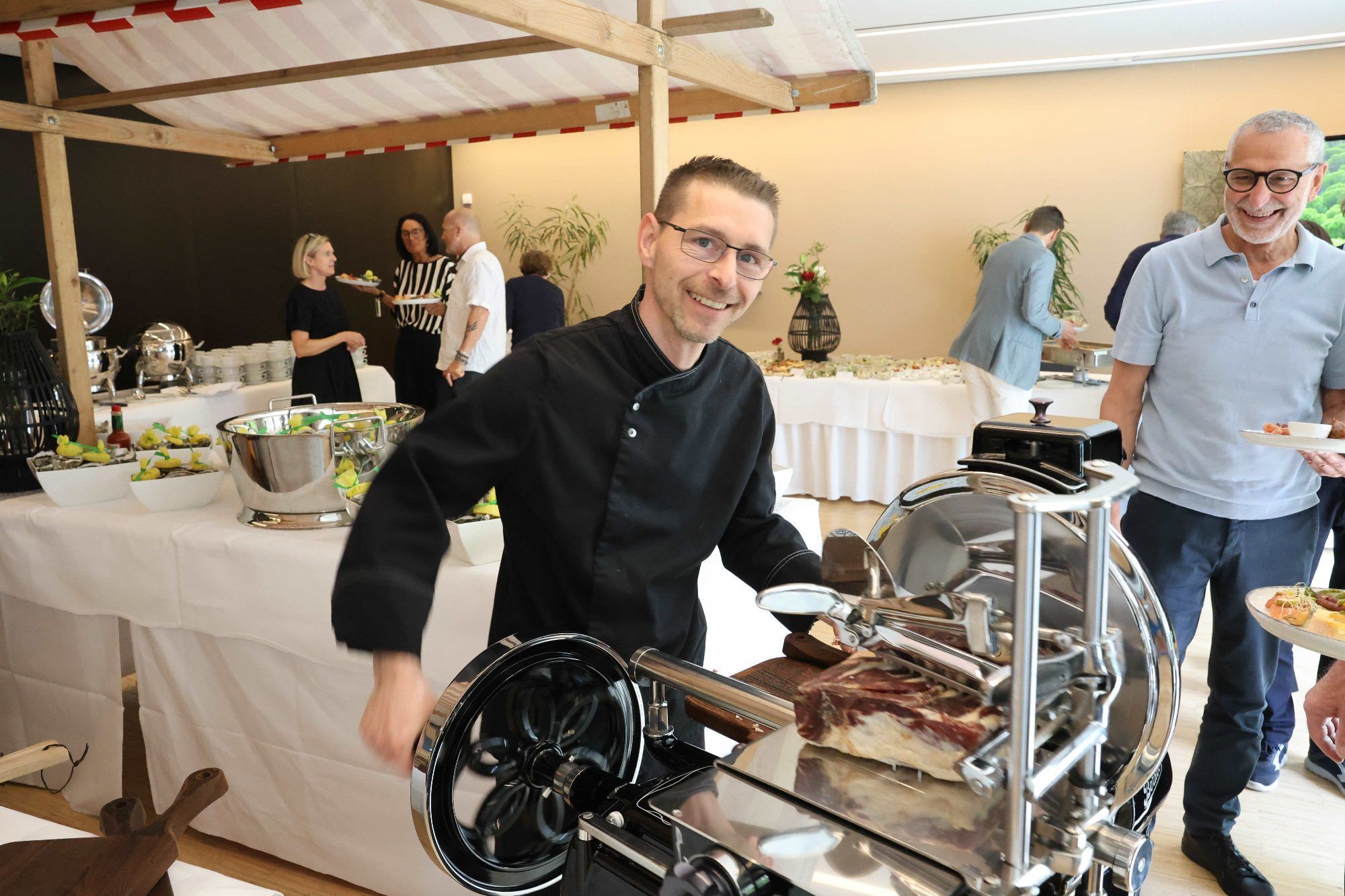 Küchenchef MAtthias Sitek an der