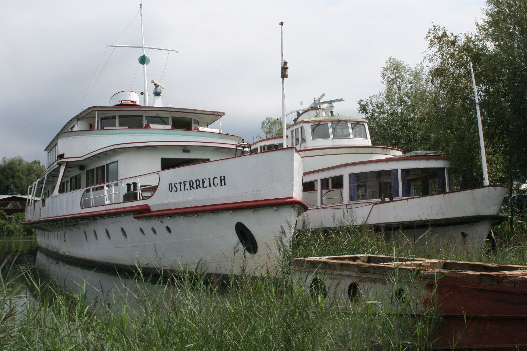 Natürlich habe er sich dafür interessiert, was aus „seiner“ Österreich - im Bild neben der alten Lindau, die tatsächlich verschrottet wurde - werden würde, dass er aber eines Tages wieder Kapitän auf dem original restaurierten Schiff sein würde, daran dachte Fritz Köchle nicht einmal im Traum.