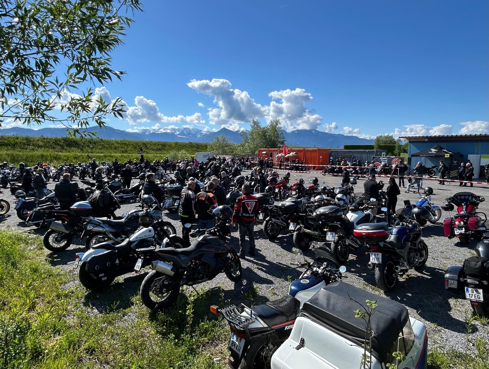 Pfarrer Alois kam in Lederkluft – und 350 Biker folgten ihm nach Hard