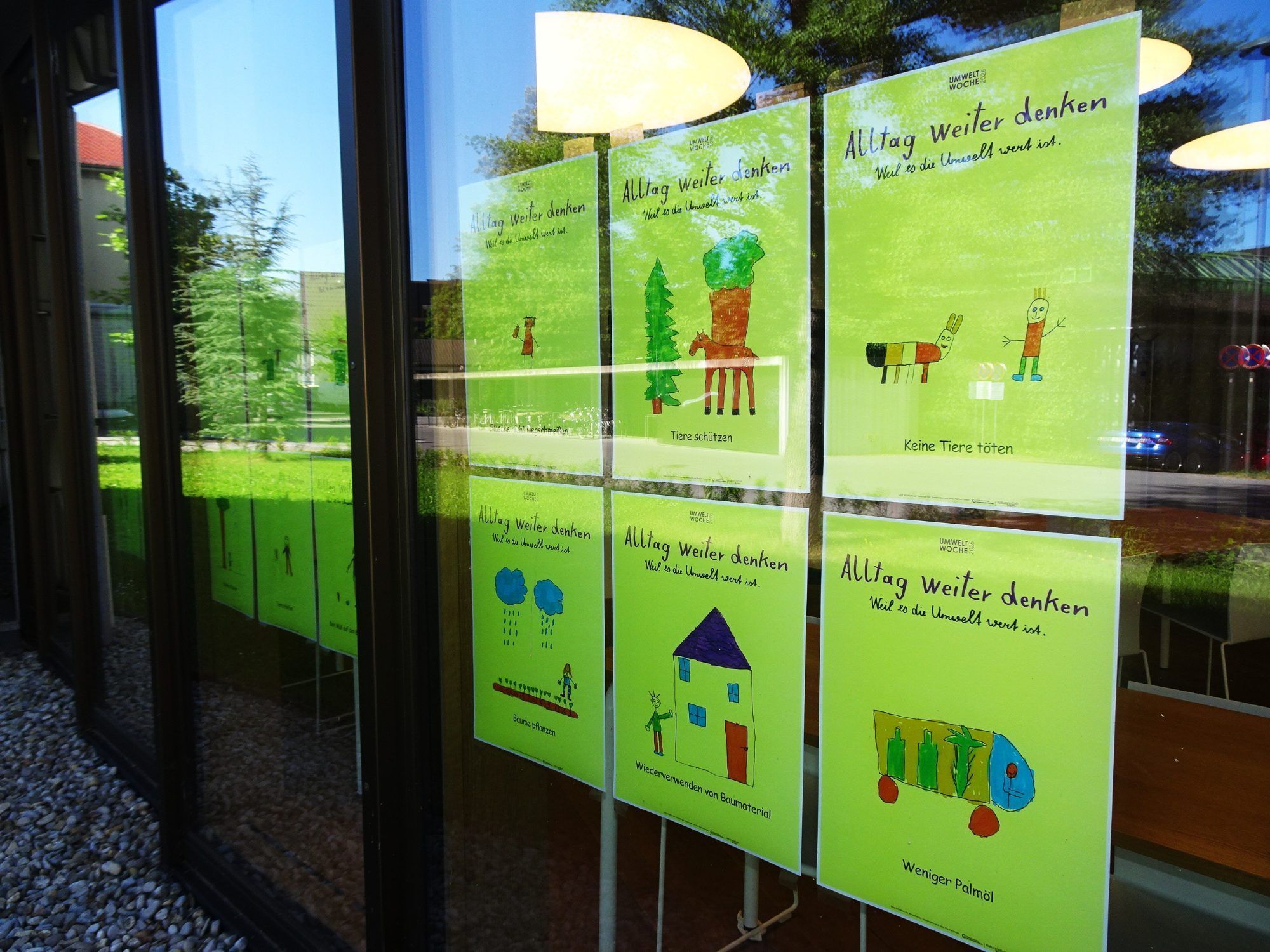 Die Ausstellung machte sichtbar, mit welchen Ideen sich Kinder für Umwelt- und Klimaschutz beschäftigten.