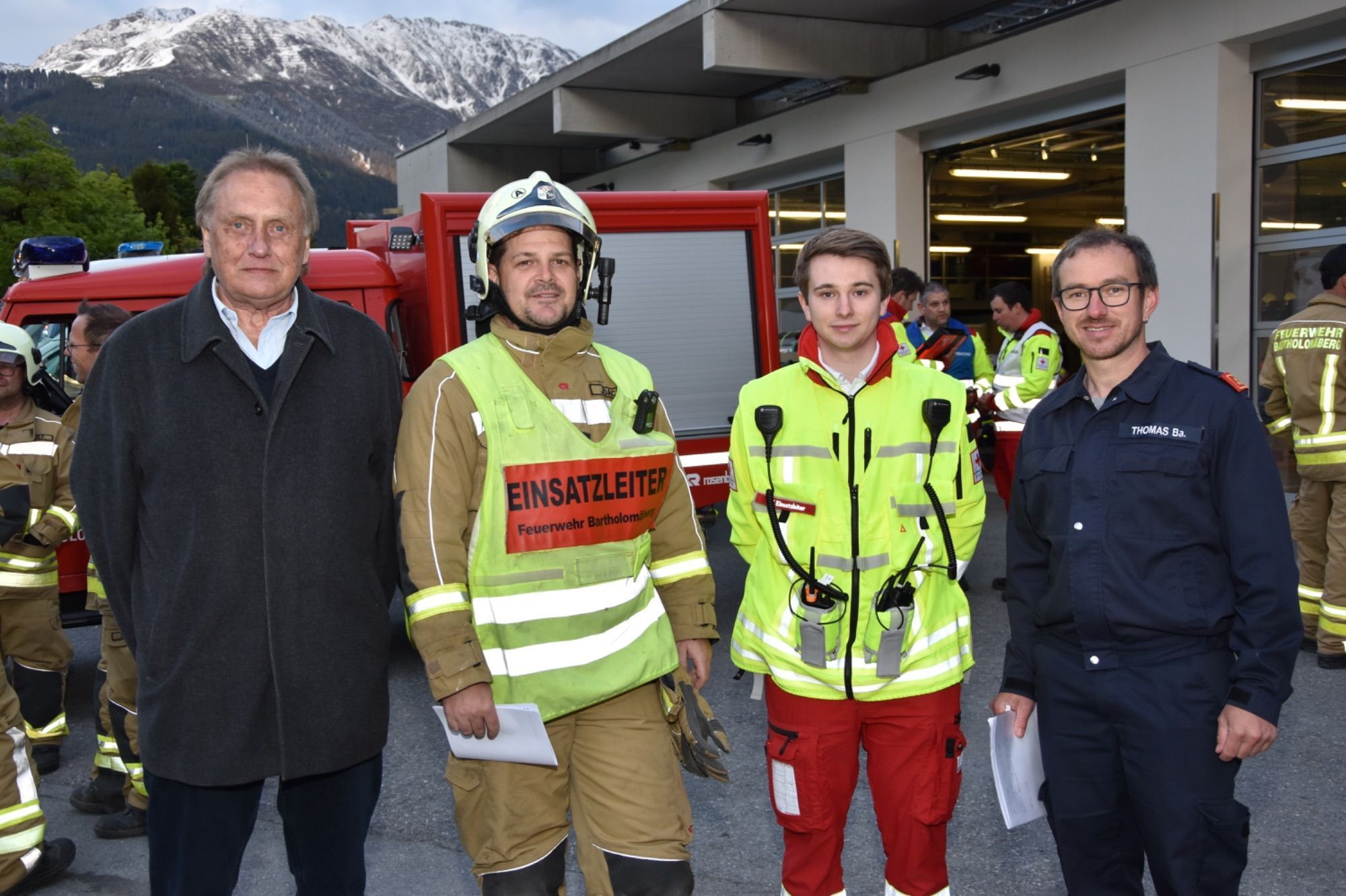 Vizebgm. Manfred Bitschnau (Bartholomäberg), Feuerwehr-Einsatzleiter Joachim Dönz, Kilian Loretz (Einsatzleiter Rotes Kreuz) und der Bartholomäberger Feuerwehrkommandant Thomas Battlogg (Übungsleiter)