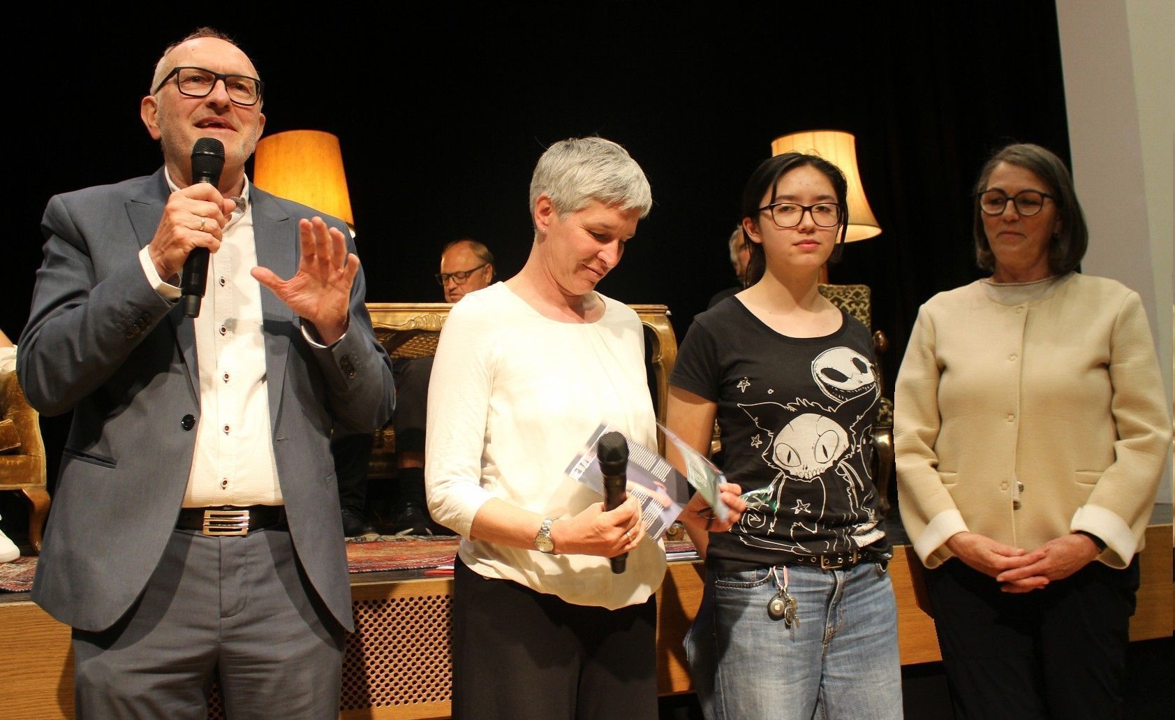 Erwin Rinderer, Cornelia Berger, Anna Oh und Birgit Rüdisser engagieren sich bei der Initiative „Mir luagand ufanand“.   