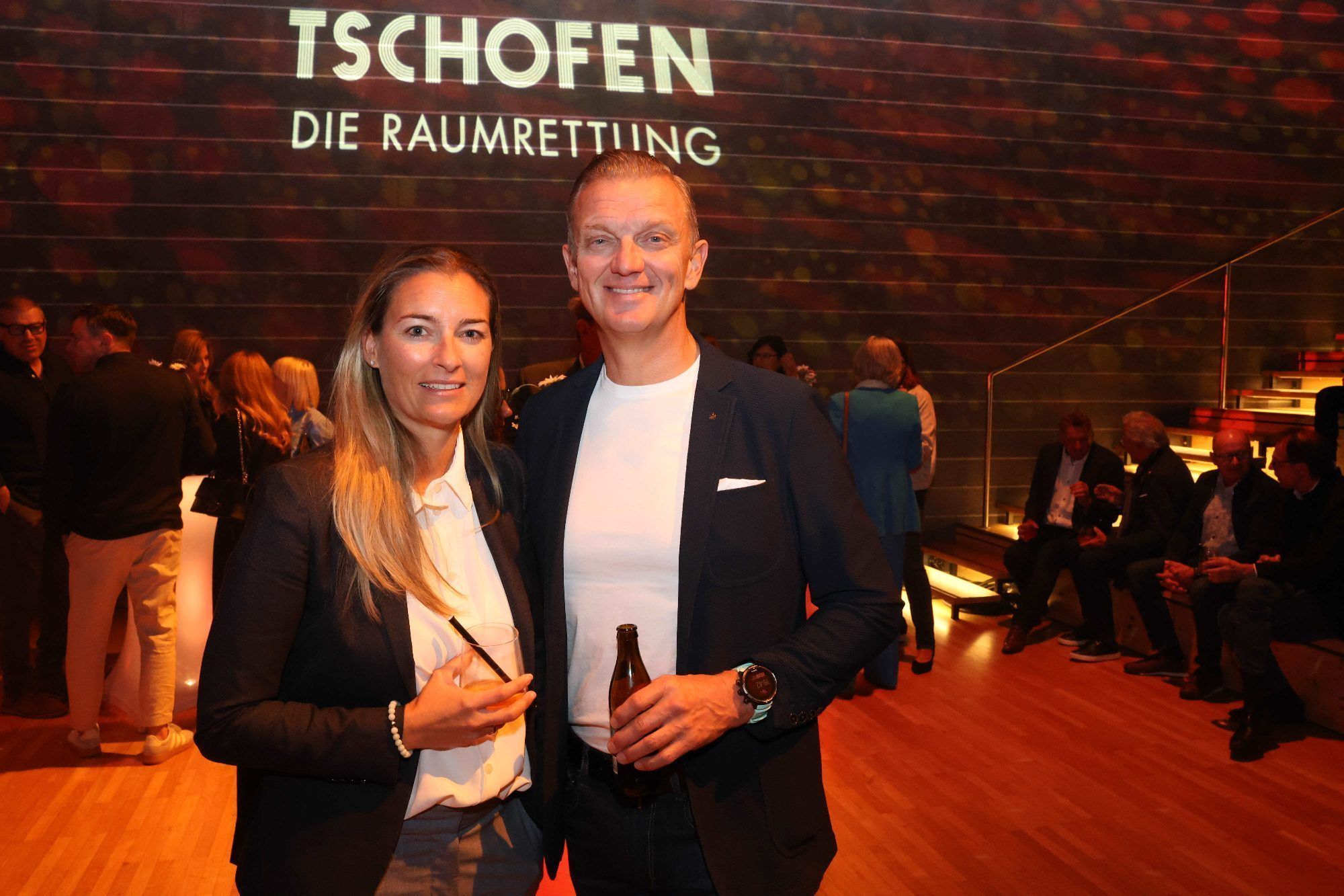 Simone und Sparkassen-Vorstand Wolfgang Eichler.