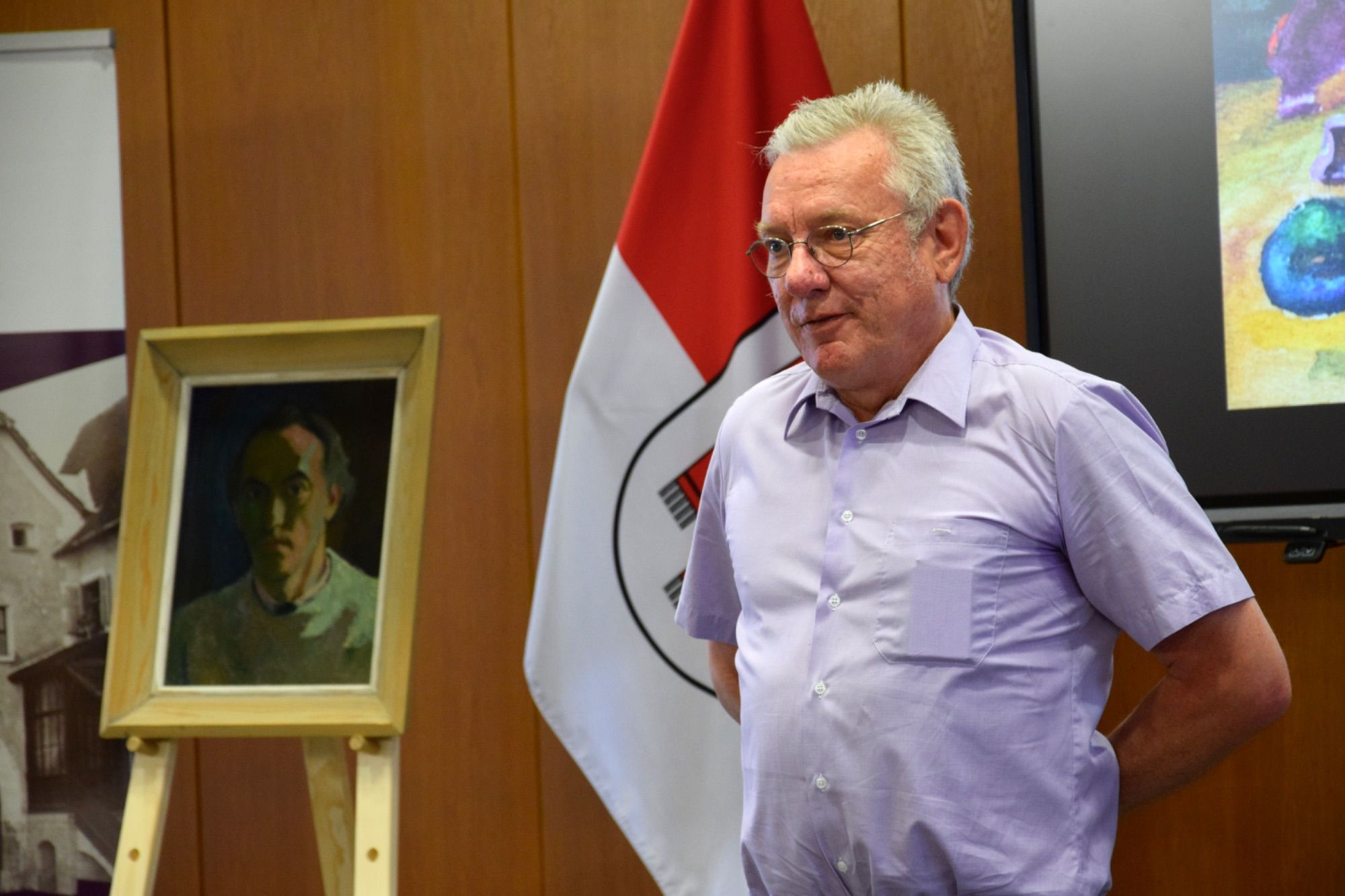 Dieter Petras präsentierte den Band, den er herausgegeben hat, im Rathaus Bludenz.