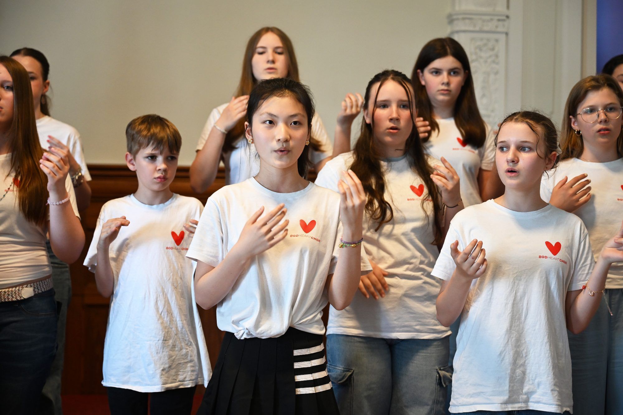 Die Schüler und Schülerinnen sangen aus ganzem Herzen – entsprechend dem Namen BG HeartChor.
