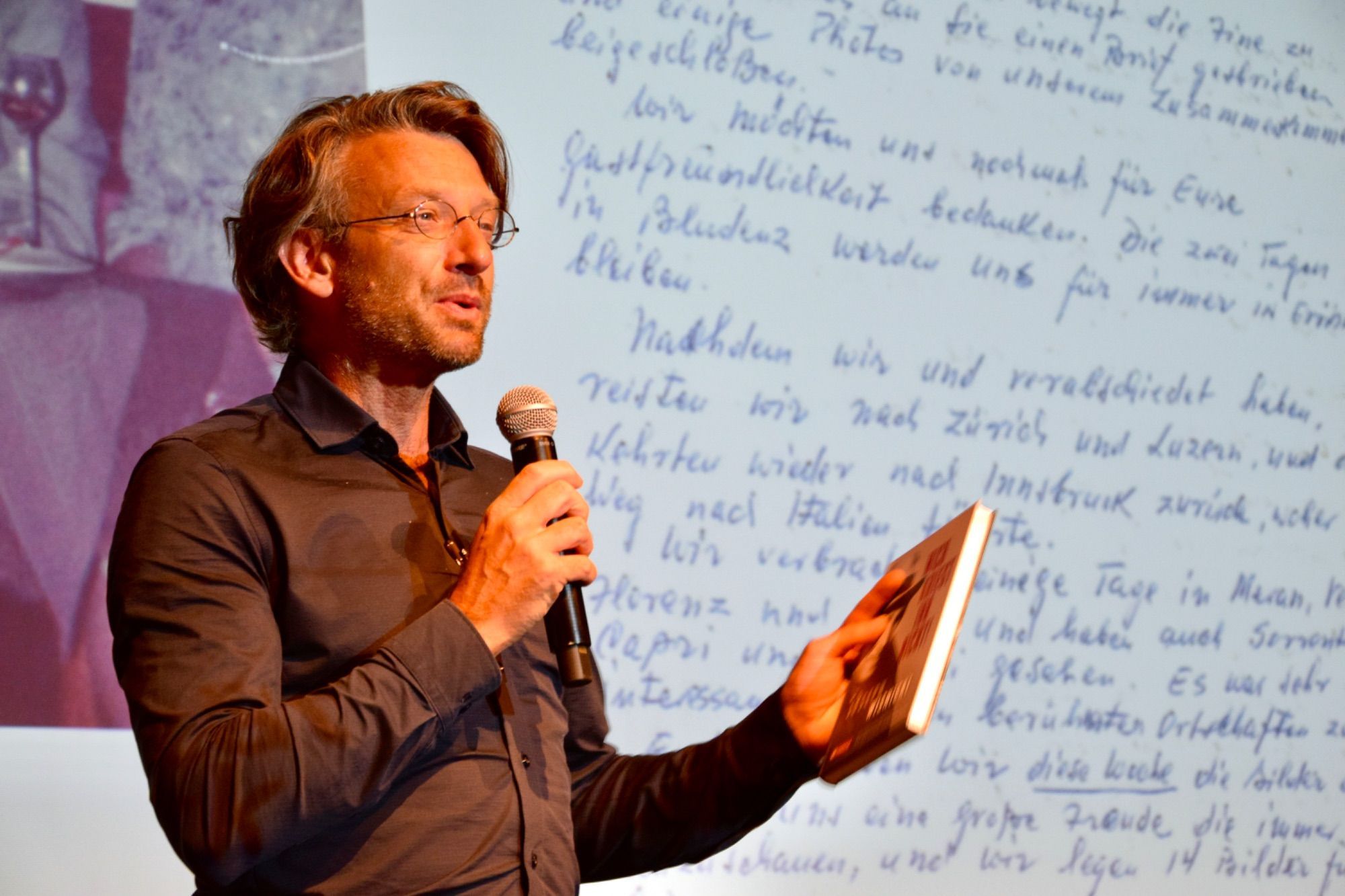 Dominik Markl am Mikrophon