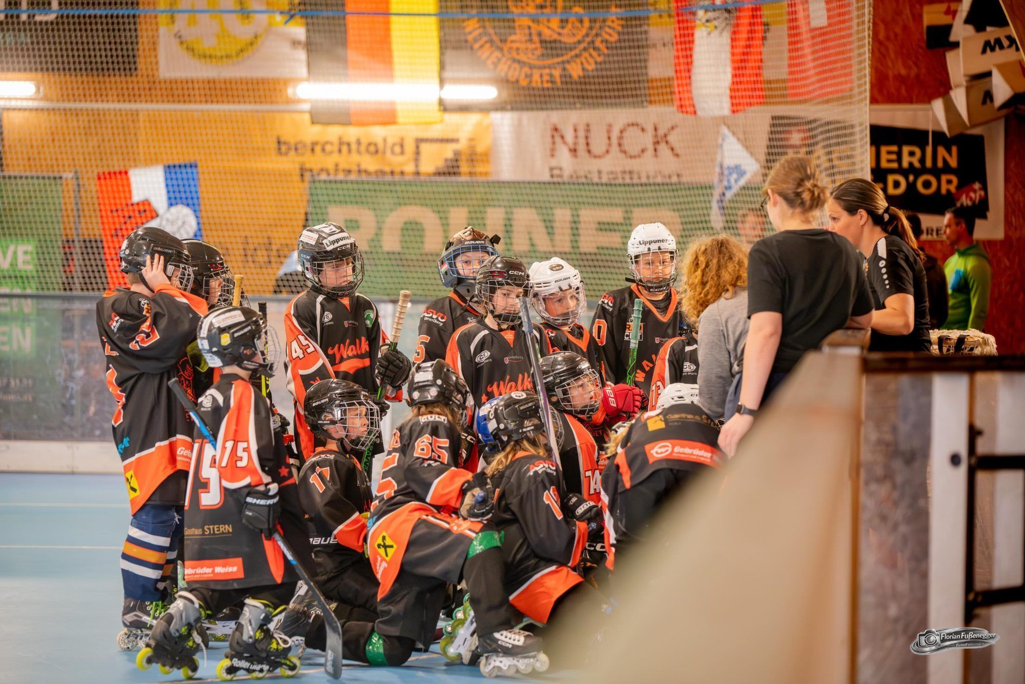 Internationale Hockey-Action in Wolfurt