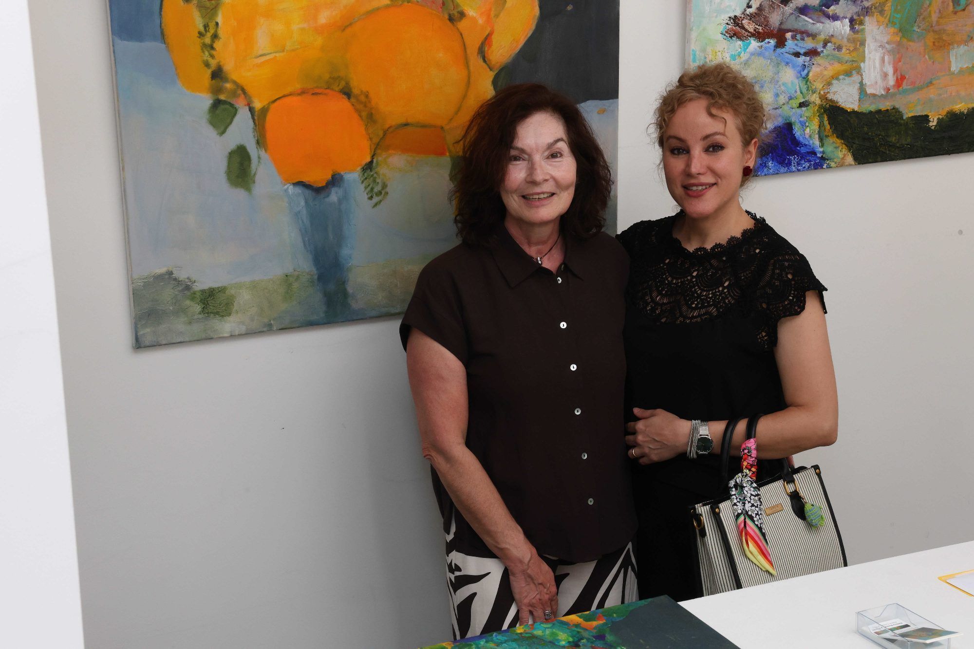 Künstelrinnen Bettina Bucher Schmidt (D) und Marjan Poodat (AT/Iran).