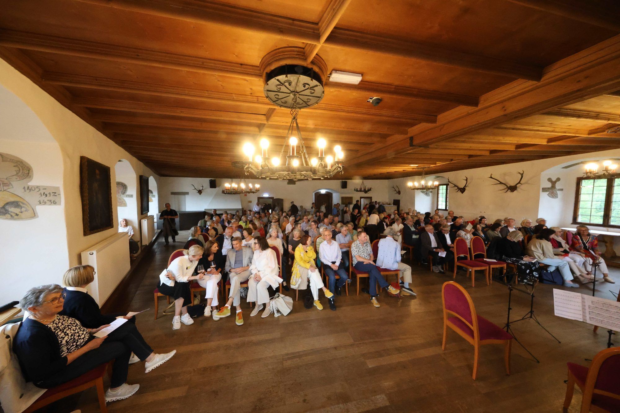Im Rittersaal fanden sich 150 Kunstbegeisterte ein.