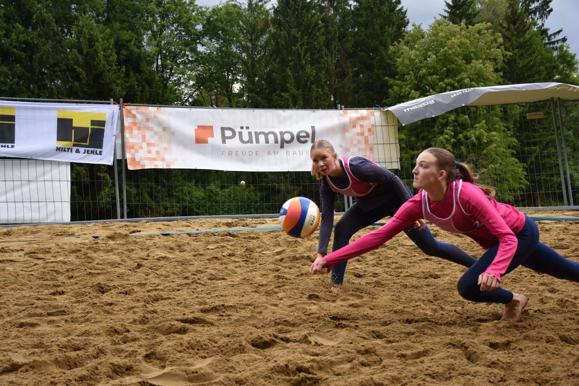Beachvolleyballer trotzten Wind und Wetter
