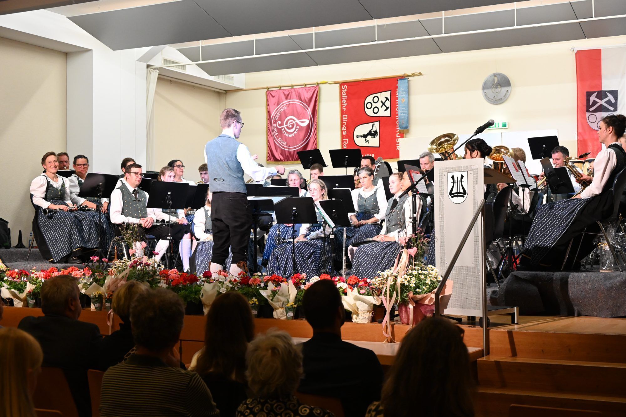Die Vereinigte Harmoniemusik Stallehr-Bings-Radin unter der Leitung von Kapellmeister Joachim Bitschnau.