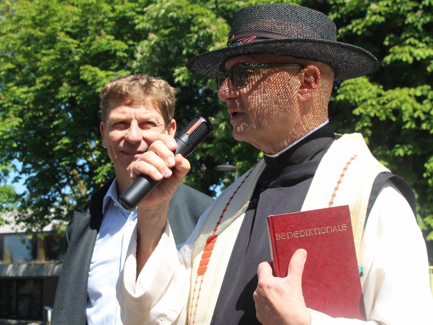 Pater Dietmar Gopp erbat Gottes Segen für das Vorhaben der Lions.