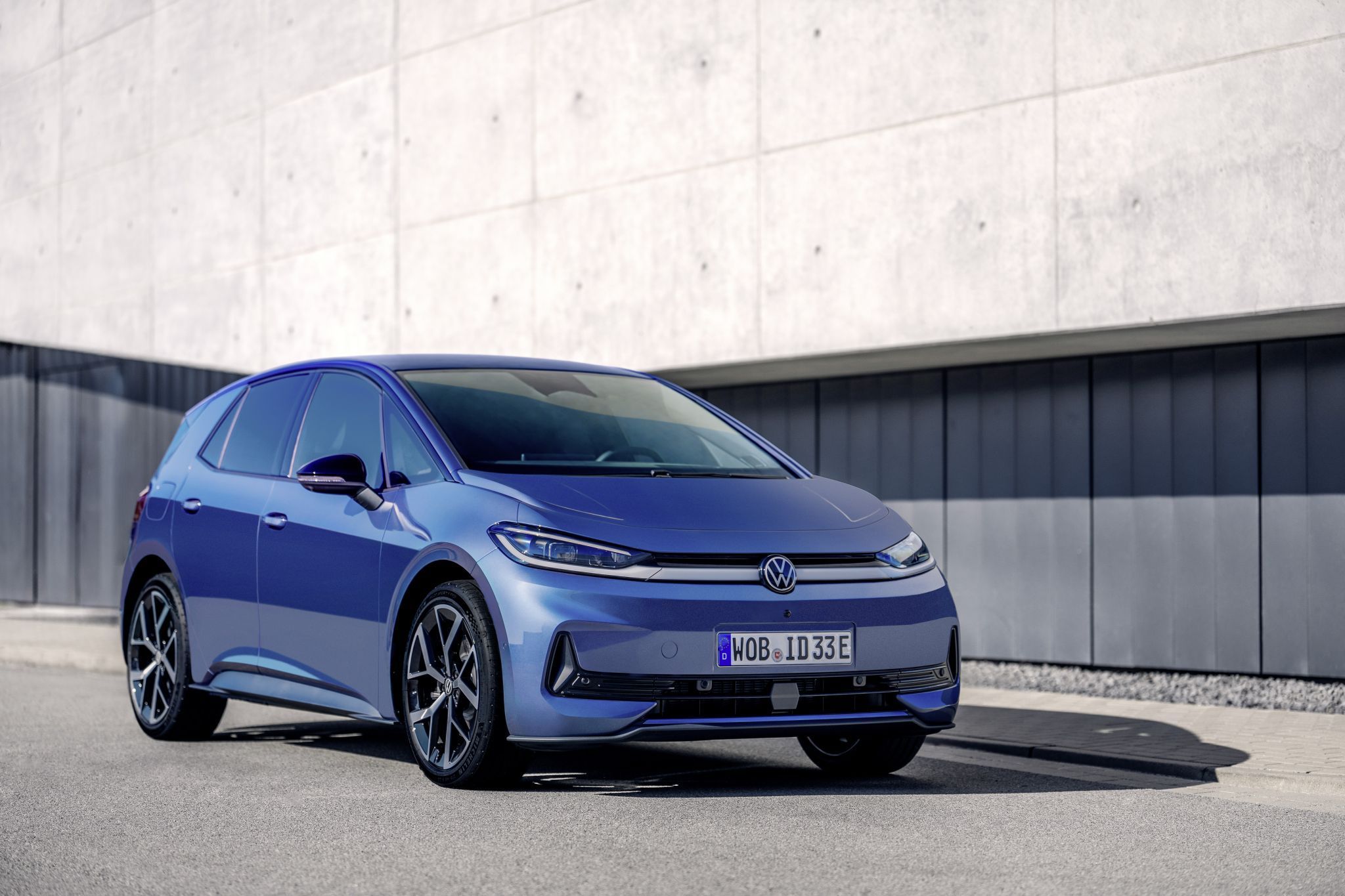 Der ID.3 neo ist das zweite große Update der Baureihe mit mehr bekannten VW-Zitaten und selbstbe-wussterem Look, stilistisch zugleich dem neuen ID.Polo angepasst 