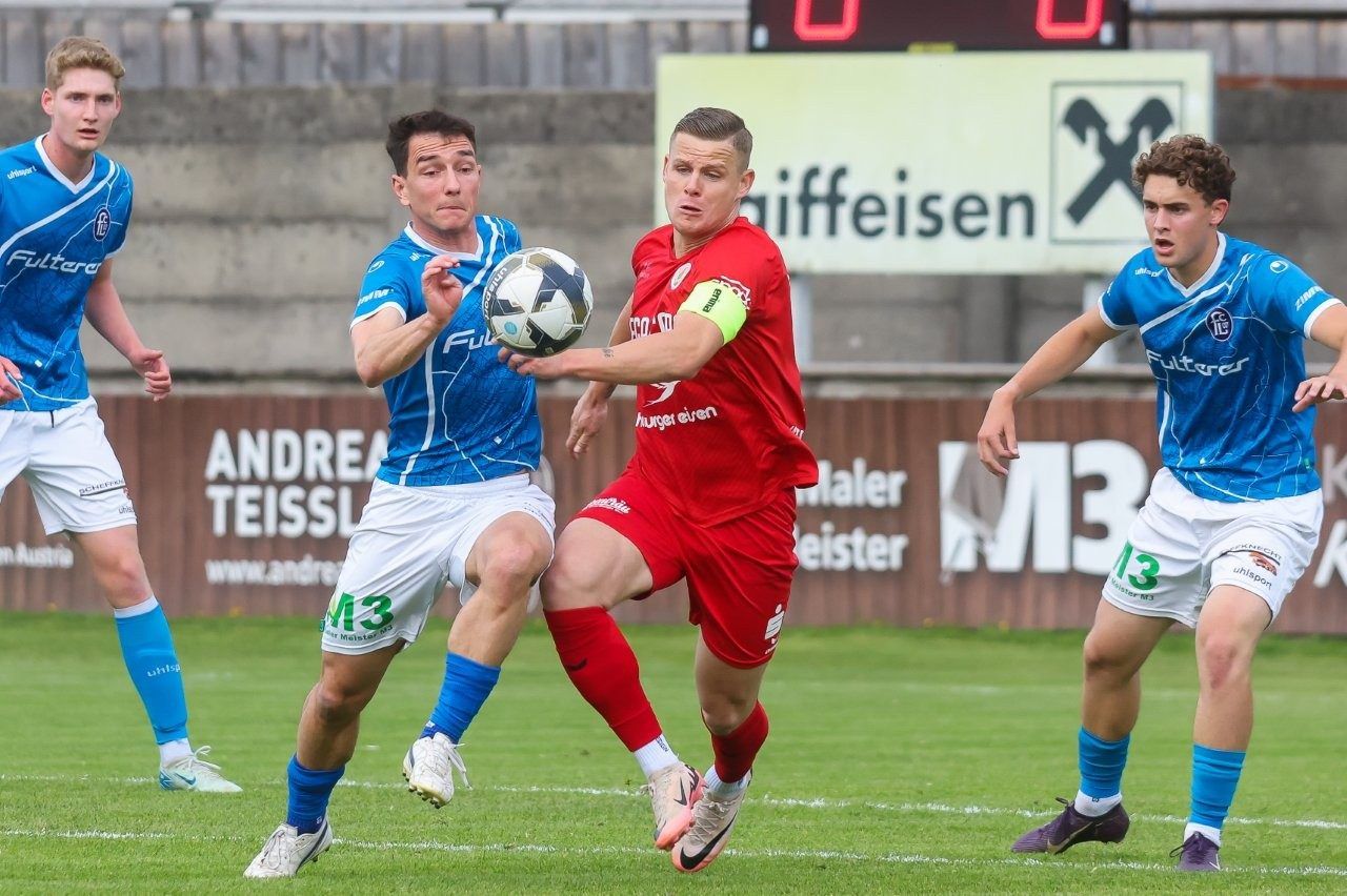 Packende Zweikämpfe gab es zuhauf: Julian Mair und Tamas Herbaly.