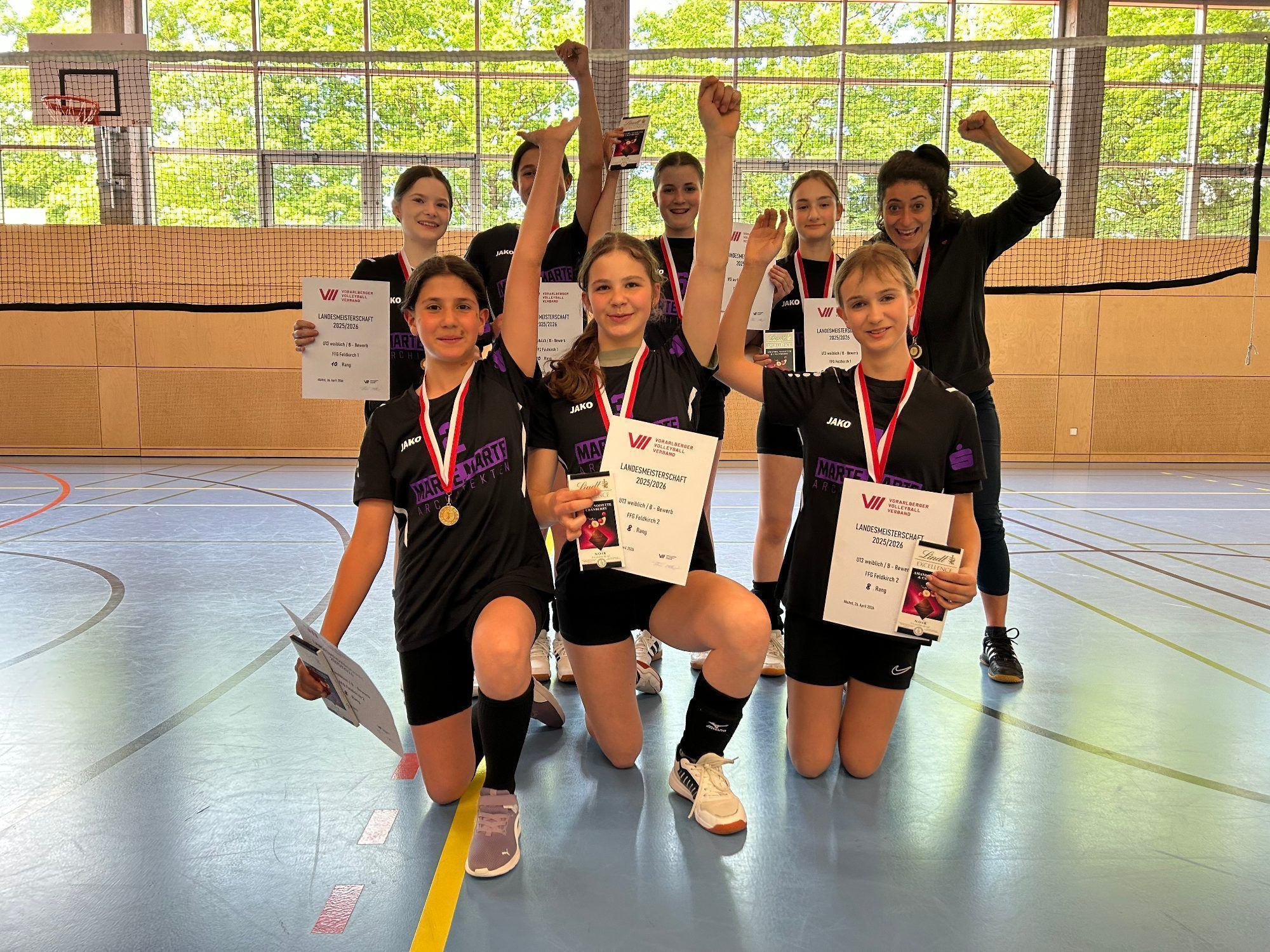 Das U13 Team mit Trainerin Betül Akman