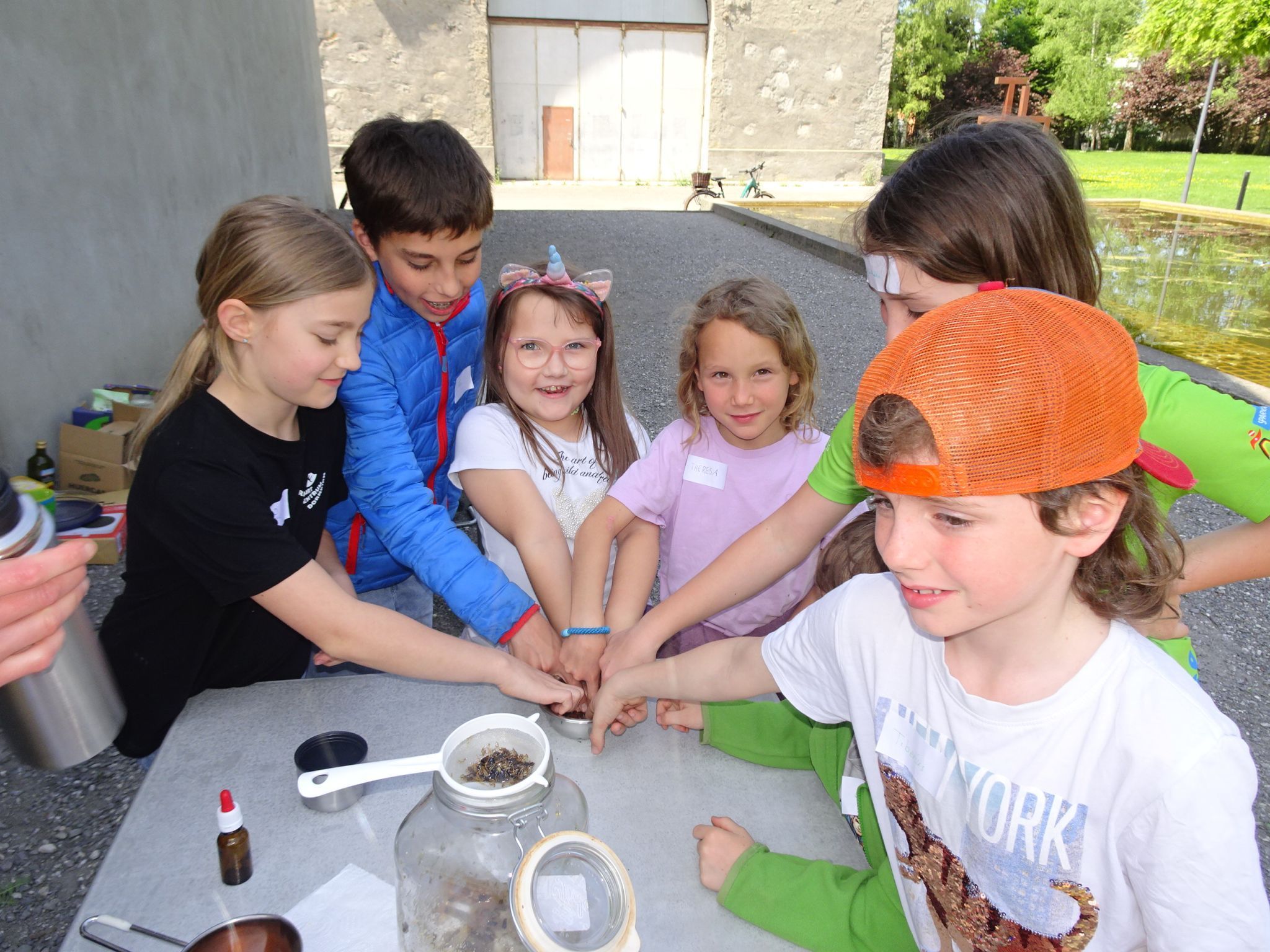 Probieren erlaubt, hieß es beim Kinder-Kräuterkurs des OGV Dornbirn. 