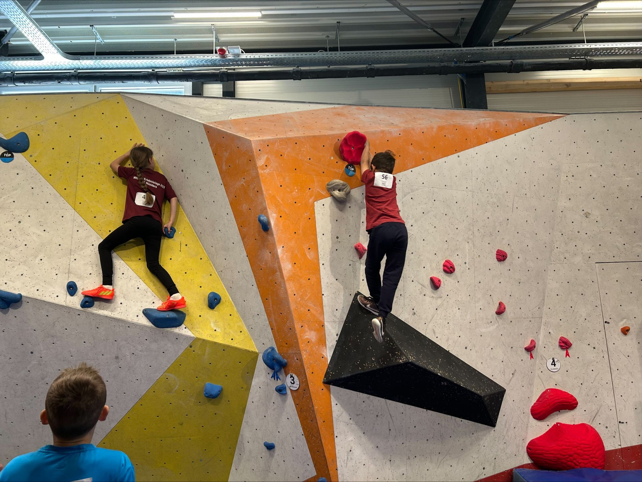 Erste Einsätze im Klettersport. 