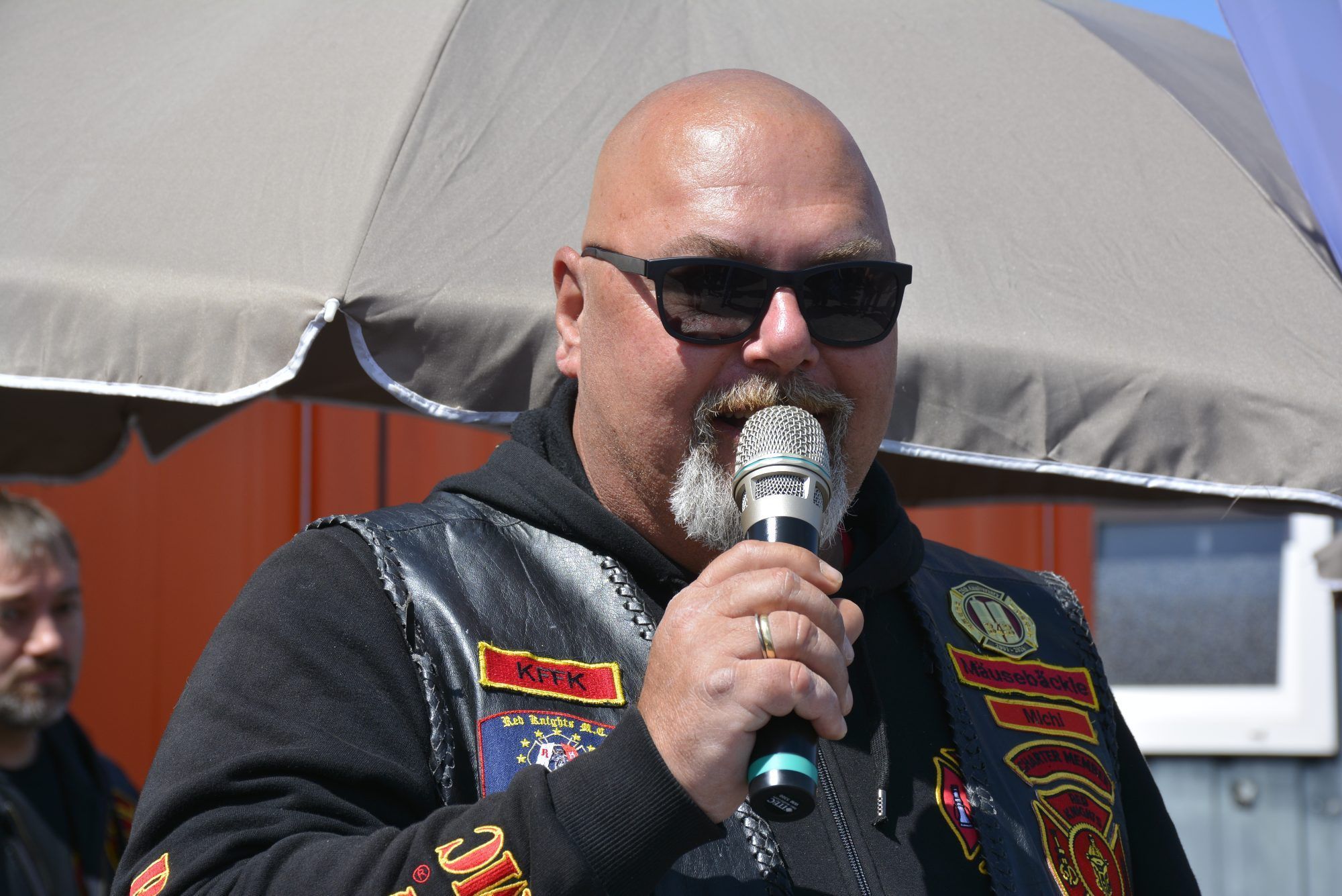 Pfarrer Alois kam in Lederkluft – und 350 Biker folgten ihm nach Hard