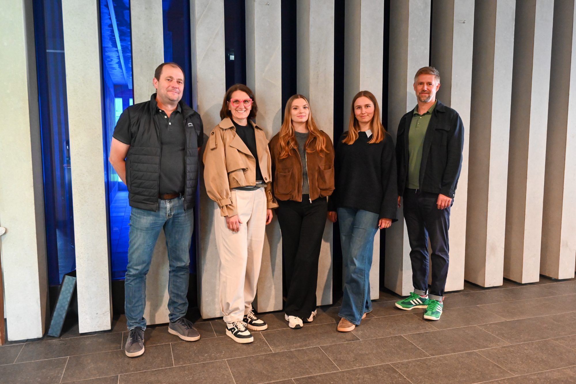 Gemeinsam stellten sie den Kunstbräu Award 2026 auf die Beine: Gastgeber Johannes Metzler, Juliana Krump, Annabell Omann-Flax, Nina Heidegger und Thomas Konrad.