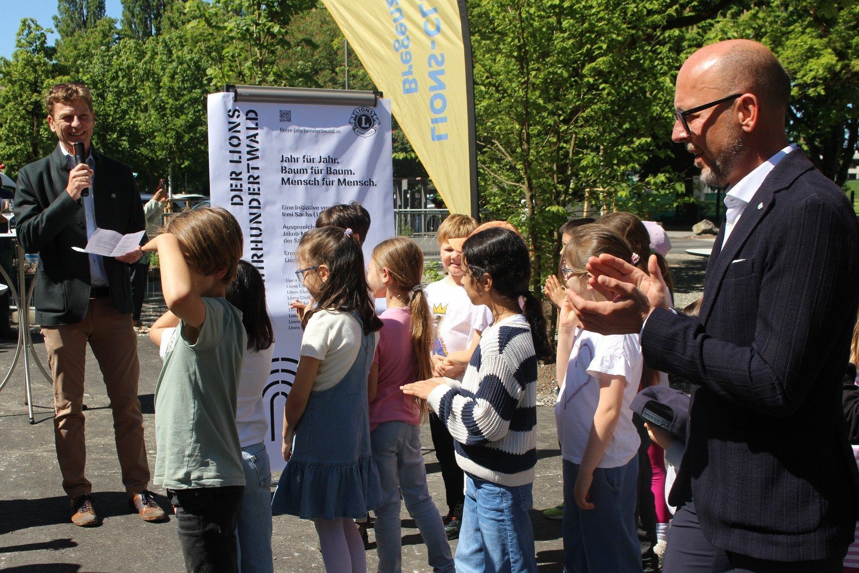 Für Bürgermeister Michael Ritsch war es wichtig, dass Kinder in das Projekt eingebunden wurden.
