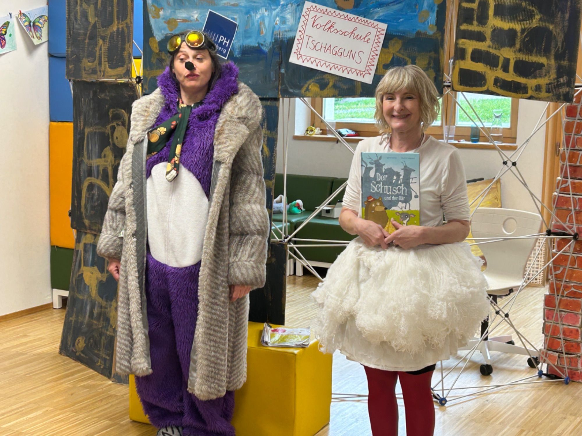 Das Vorlesetheater beigeisterte die Kids der Volksschule Tschagguns
