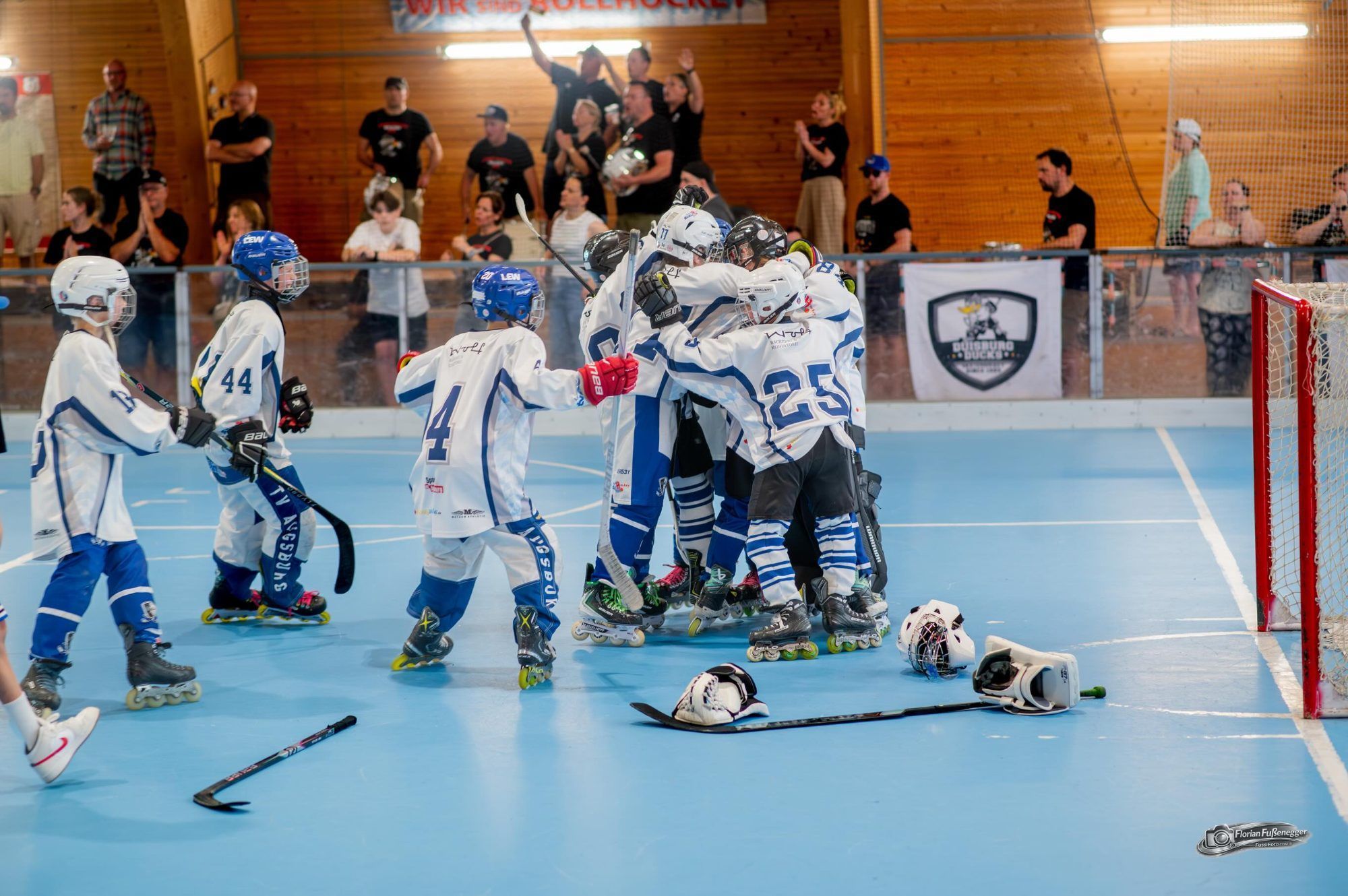 Internationale Hockey-Action in Wolfurt
