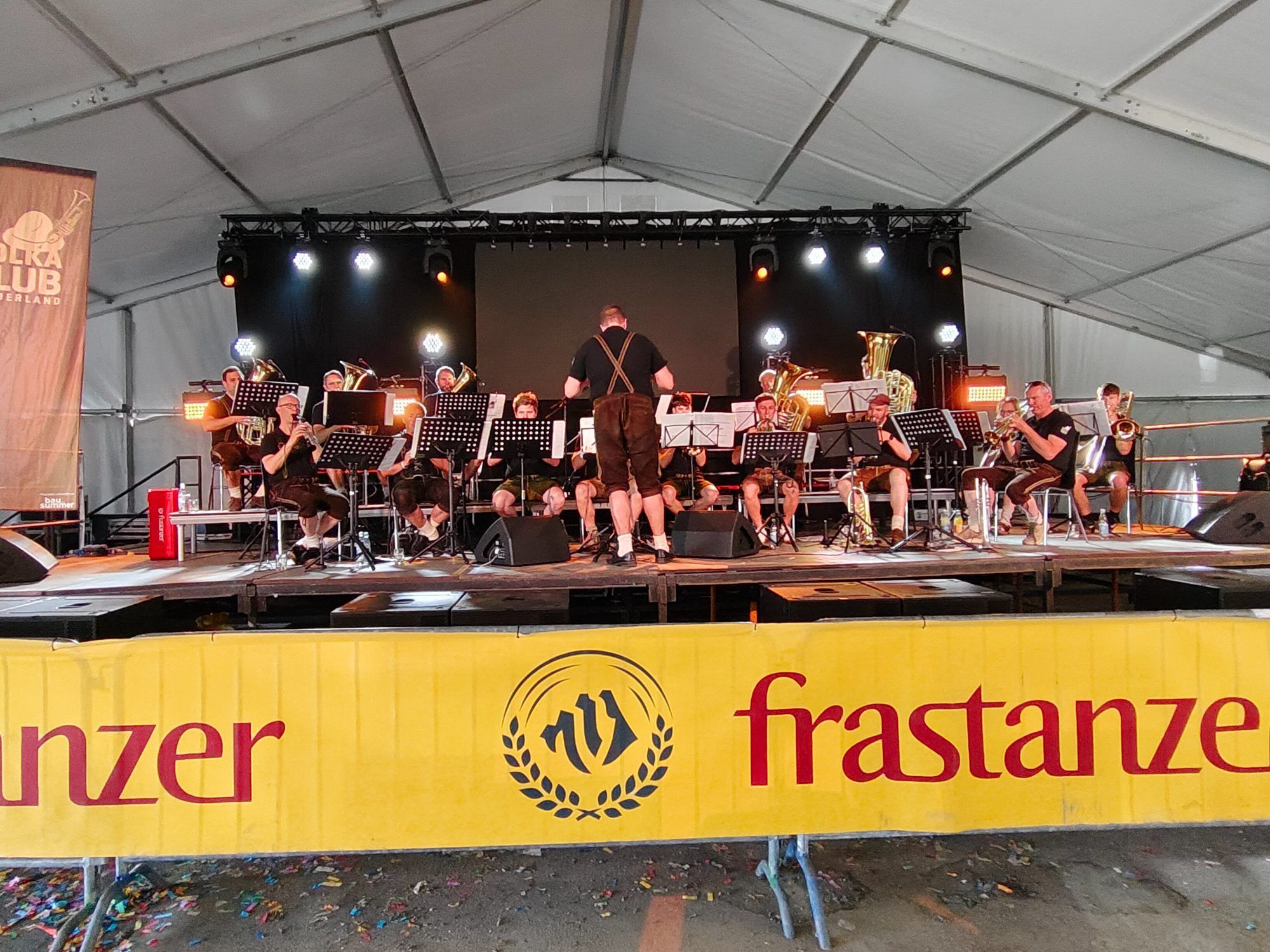 Am Pfingstmontag spielte der Polka Club Vorderland im Festzelt auf.