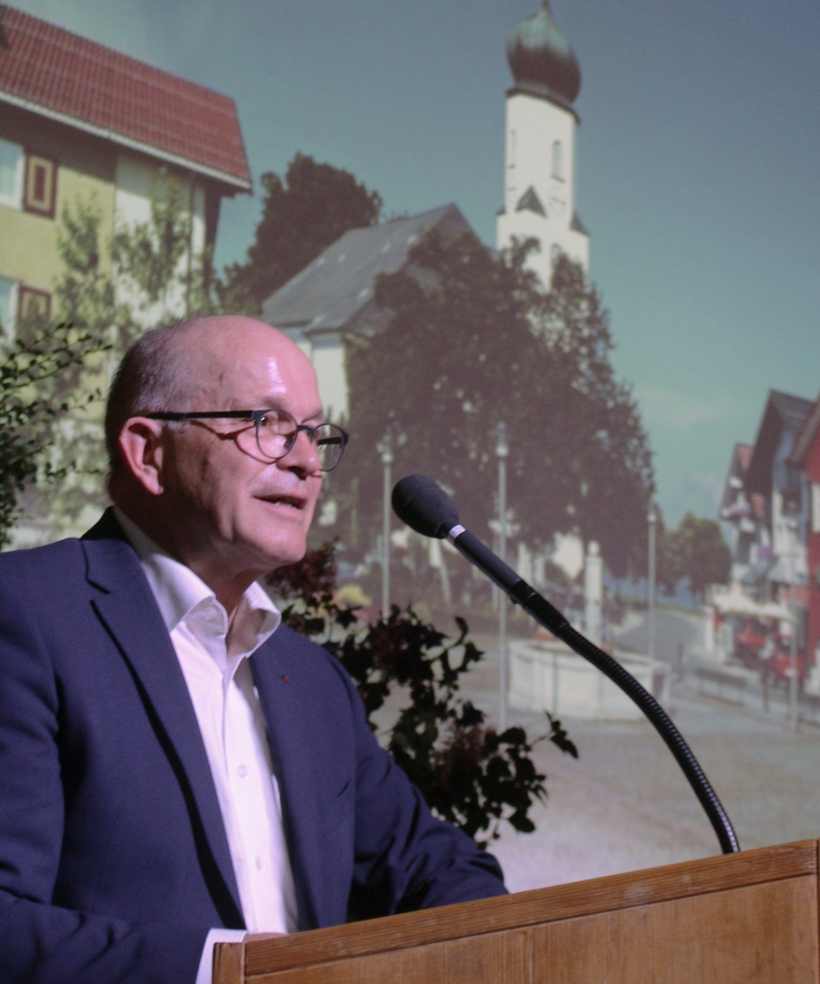 Walter Vögel: „Ich hoffe, es ist mir gelungen aufzuzeigen, dass man vor Studierten keine Angst haben muss und diese doch ganz gut brauchbar sind.“
