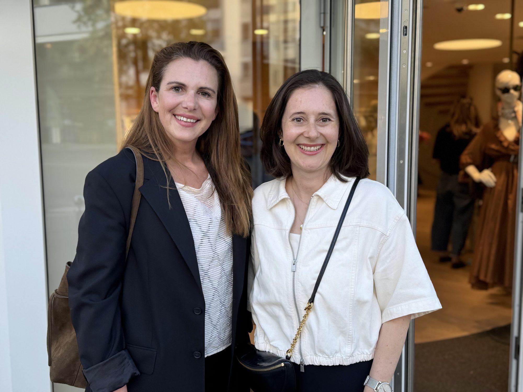 Landtagsabgeordnete Karin Feurstein-Pichler und Andrea Längle (Längle Oberflächen).
