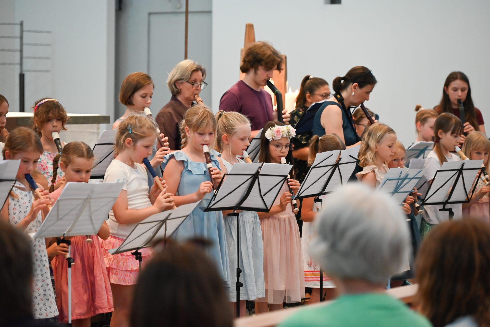 Alle gemeinsam musizierten mit ihren Flöten und zeigten eindrucksvoll, wie vielfältig die Flötenklänge sind.