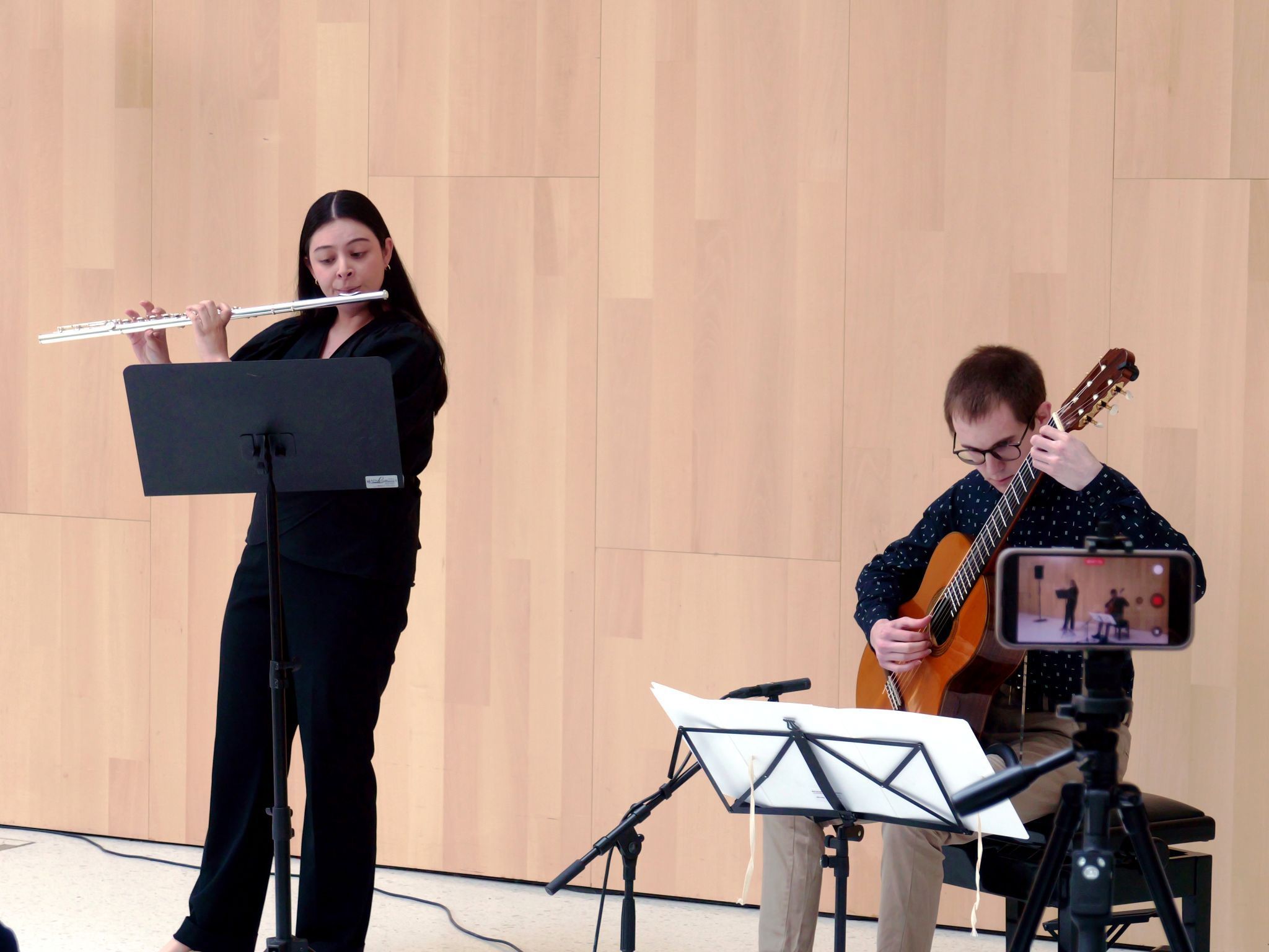 Maria Antonia Sanabria (Flöte) und Tim Klein (Gitarre) versprühten mit Piazzolla südamerikanisches Flair.