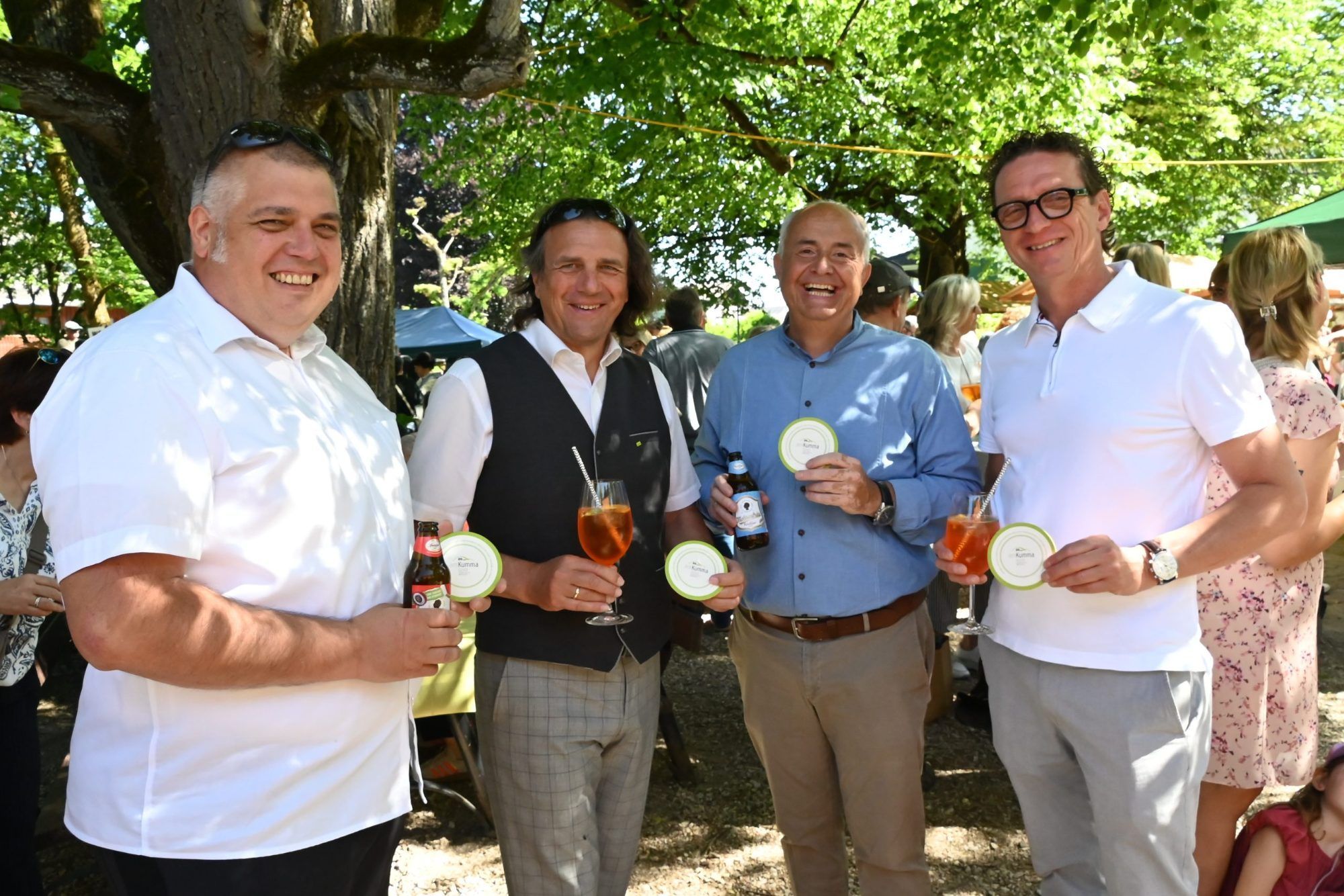 Die Bürgermeister Daniel Schuster, Gerd Hölzl, Manfred Böhmwalder und Markus Giesinger gaben beim Altacher Gartenmarkt den offiziellen Startschuss zur Jubiläumsreihe „4 Gemeinden, 4 Feste“. (Gemeinde Altach)
