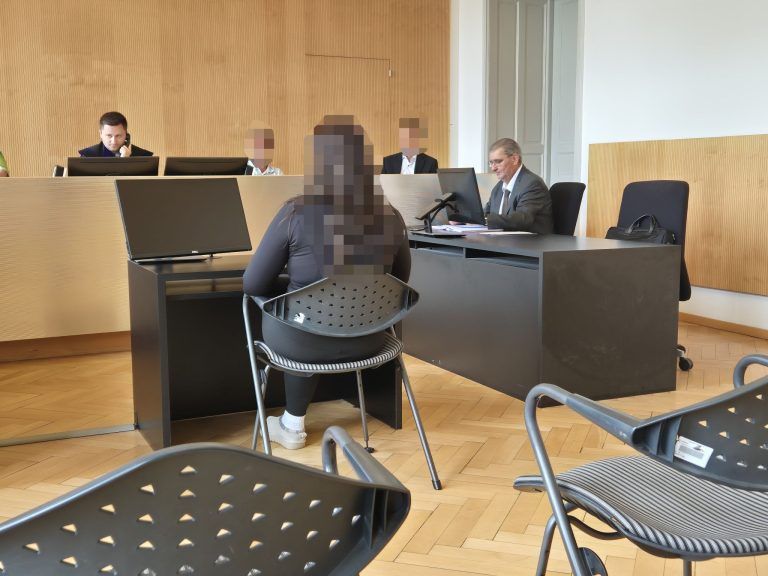 Angeklagte Betrügerin.jpg