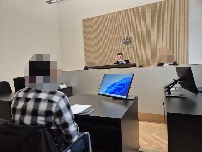 Angeklagter Partnerin misshandelt.jpg