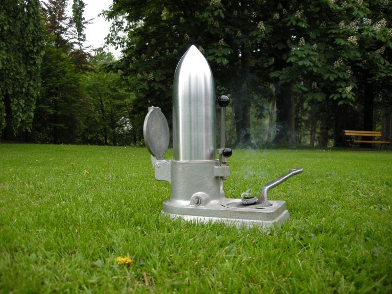 Bernhard Kathan, Urnenrakete, 2015.jpg
