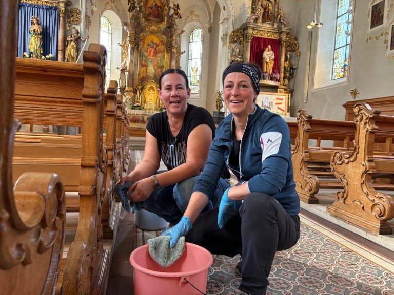 Großer Putztag in Schoppernau: Pfarrkirche wieder auf Vordermann gebracht