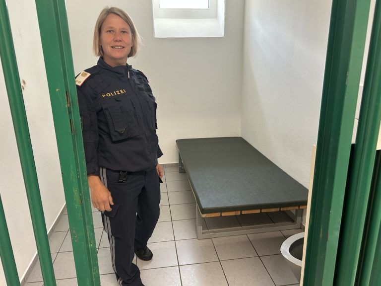Einzelzelle Polizeianhaltezentrum Bludenz.jpg
